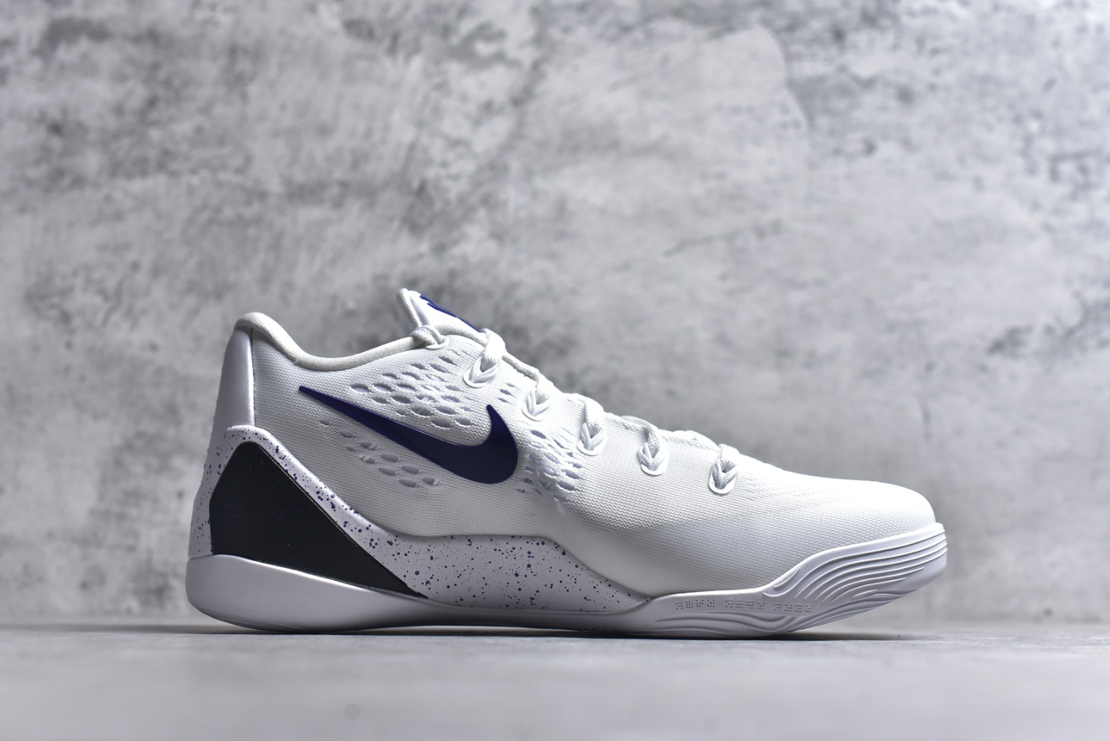 图片[3]-#灭世/Max NK Kobe 9 Low EM PE 科比九代舒适减震防滑低帮篮球鞋 白紫 IH1401-100 ✅原楦打造灵动版型 鞋头➕腰身➕后跟 360°无死角 ✅原厂工艺3层立体编织flyknit鞋面 厚度同步ZP吊打市场“纯原” ✅原厂碳板加持 立体感区分市场货品 ✅区分市场货品🌪过验级拉帮细节 ✅内置全新复刻版中底鞋垫 REACT缓震 密度增加抗衰减 ✅针对海外市场增加 47.5 满足精英选手实战需求 最强科9 灭世制造 用实力让情怀落地 👊🏻 尺码：39 40 40.5 41 42 42.5 43 44 44.5 45 46 47.5-选品中心