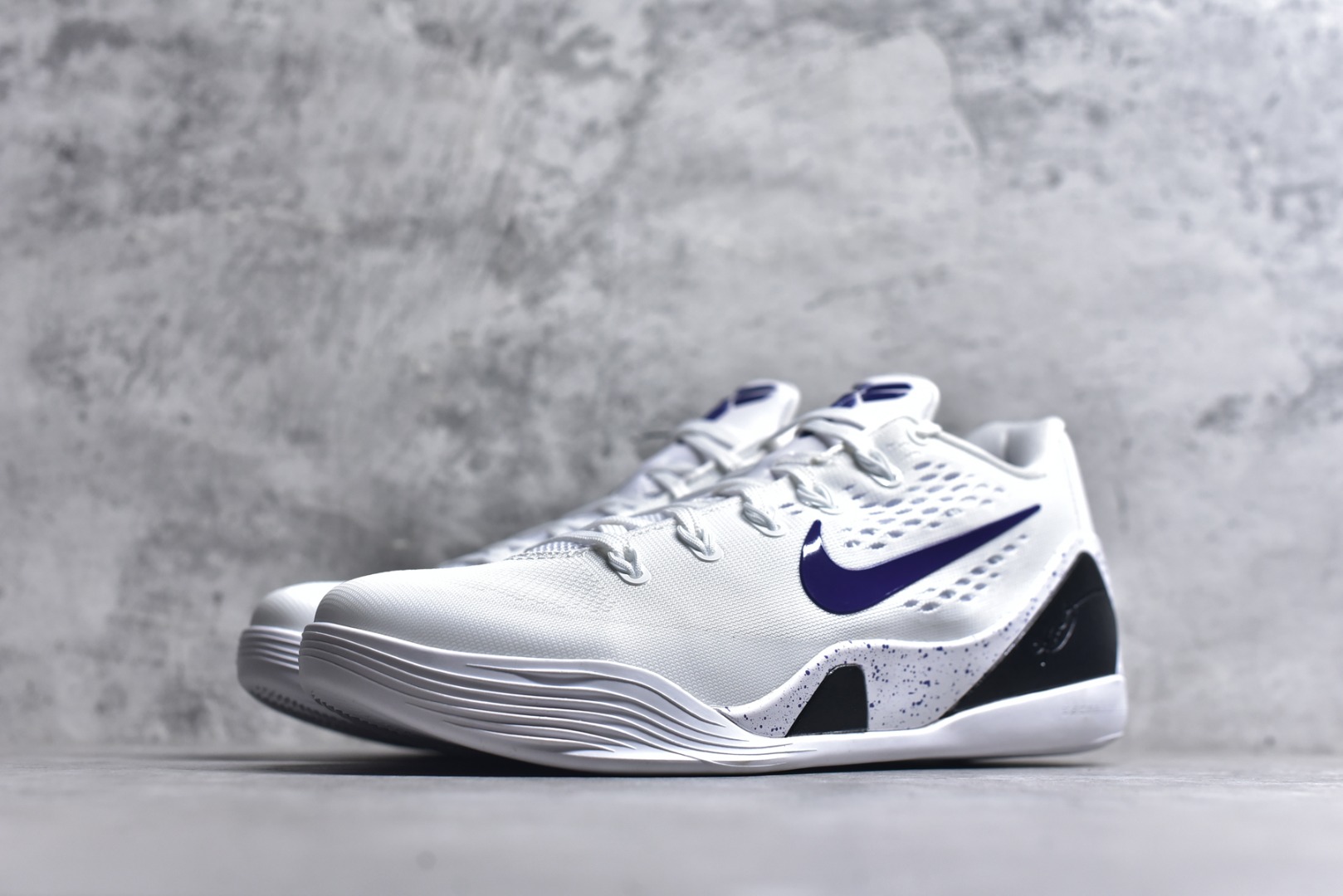 图片[2]-#灭世/Max NK Kobe 9 Low EM PE 科比九代舒适减震防滑低帮篮球鞋 白紫 IH1401-100 ✅原楦打造灵动版型 鞋头➕腰身➕后跟 360°无死角 ✅原厂工艺3层立体编织flyknit鞋面 厚度同步ZP吊打市场“纯原” ✅原厂碳板加持 立体感区分市场货品 ✅区分市场货品🌪过验级拉帮细节 ✅内置全新复刻版中底鞋垫 REACT缓震 密度增加抗衰减 ✅针对海外市场增加 47.5 满足精英选手实战需求 最强科9 灭世制造 用实力让情怀落地 👊🏻 尺码：39 40 40.5 41 42 42.5 43 44 44.5 45 46 47.5-选品中心