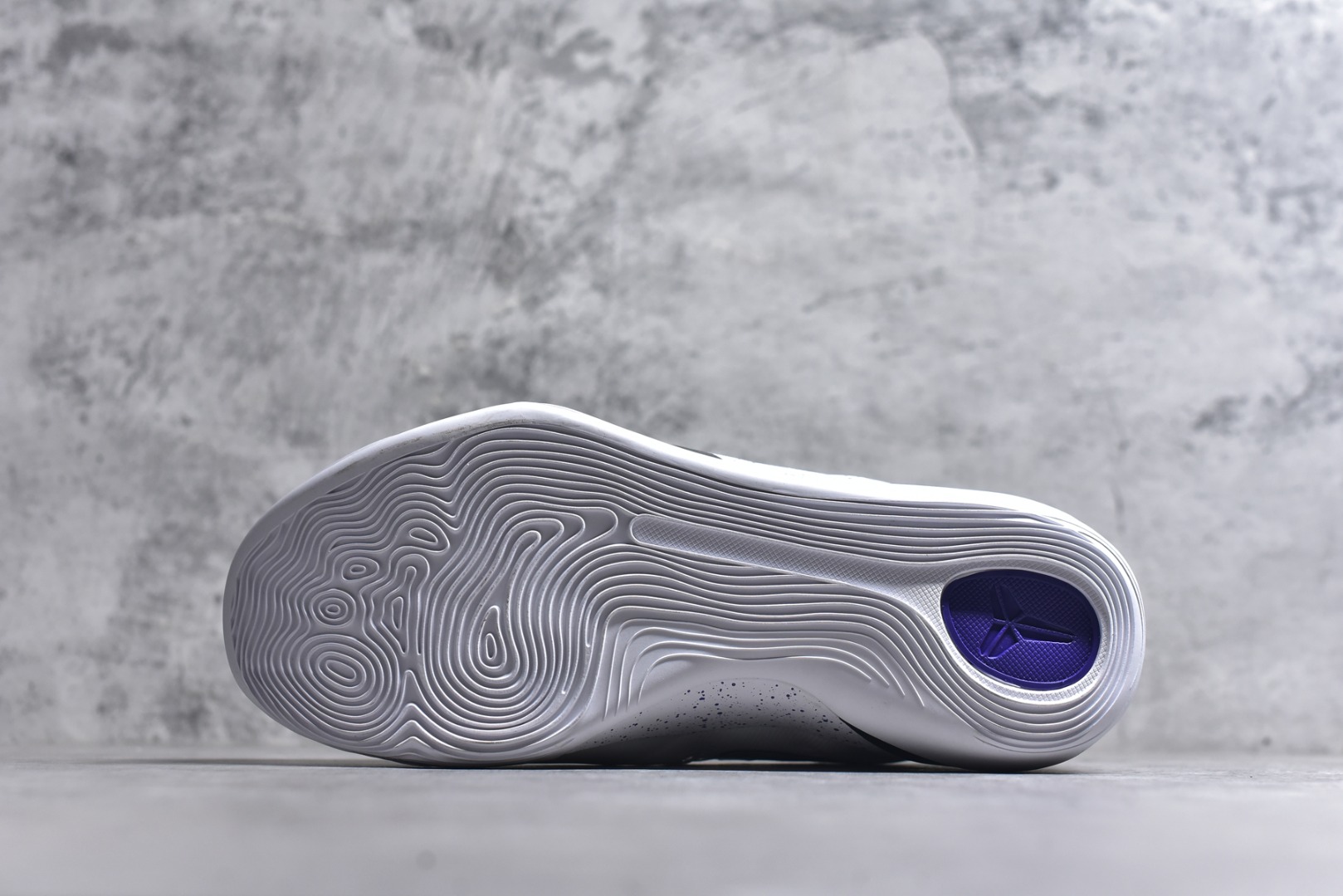 图片[6]-#灭世/Max NK Kobe 9 Low EM PE 科比九代舒适减震防滑低帮篮球鞋 白紫 IH1401-100 ✅原楦打造灵动版型 鞋头➕腰身➕后跟 360°无死角 ✅原厂工艺3层立体编织flyknit鞋面 厚度同步ZP吊打市场“纯原” ✅原厂碳板加持 立体感区分市场货品 ✅区分市场货品🌪过验级拉帮细节 ✅内置全新复刻版中底鞋垫 REACT缓震 密度增加抗衰减 ✅针对海外市场增加 47.5 满足精英选手实战需求 最强科9 灭世制造 用实力让情怀落地 👊🏻 尺码：39 40 40.5 41 42 42.5 43 44 44.5 45 46 47.5-选品中心