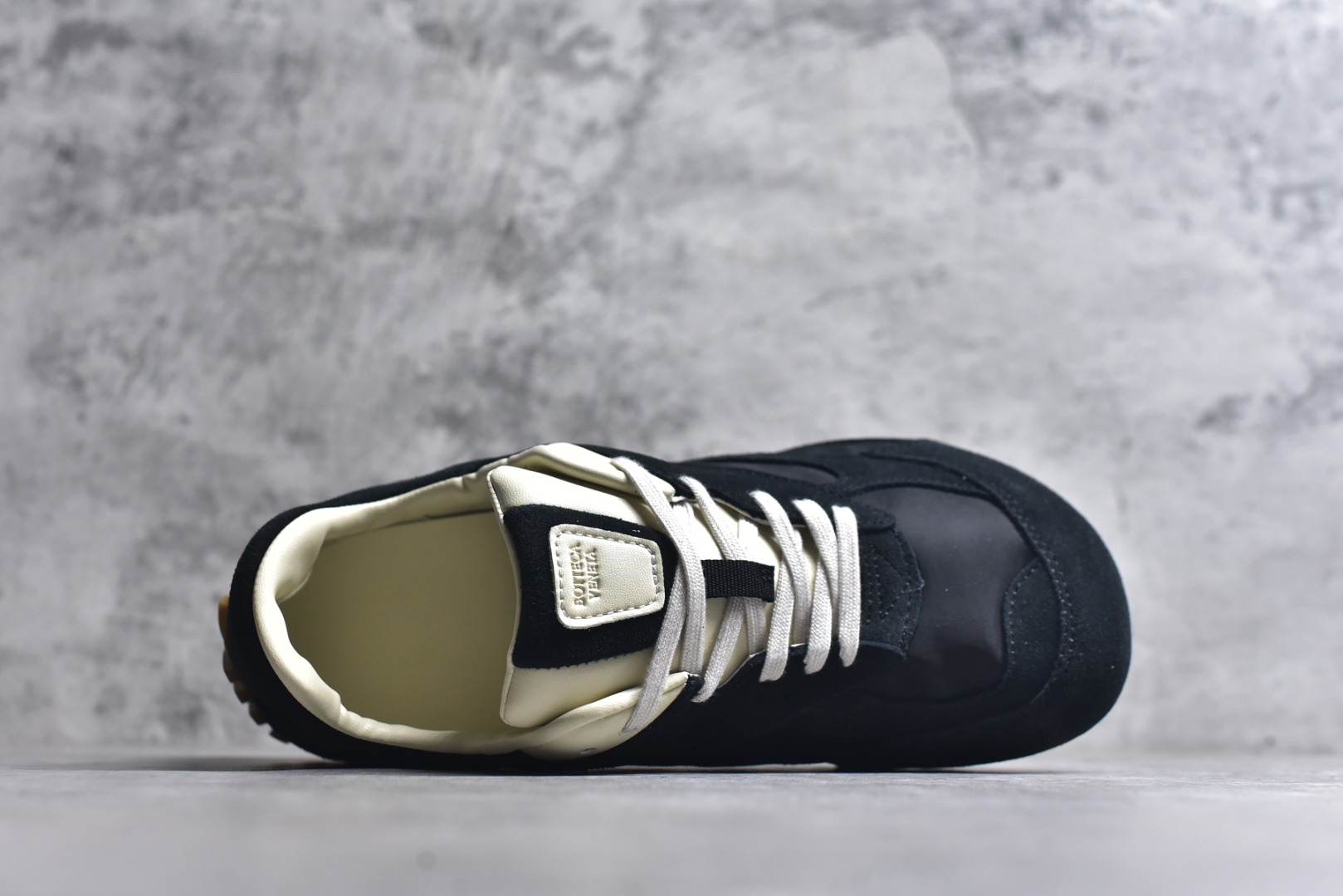 图片[4]-#Bottega Veneta 葆蝶家 绒面材质 德讯 低帮 薄底鞋 黑色 货号：838373V3MS21000 鞋身整体麂皮绒面拼尼龙材质 内侧小羊皮材质 薄底 上脚感超轻 休闲百搭款 尺码：35-45-选品中心