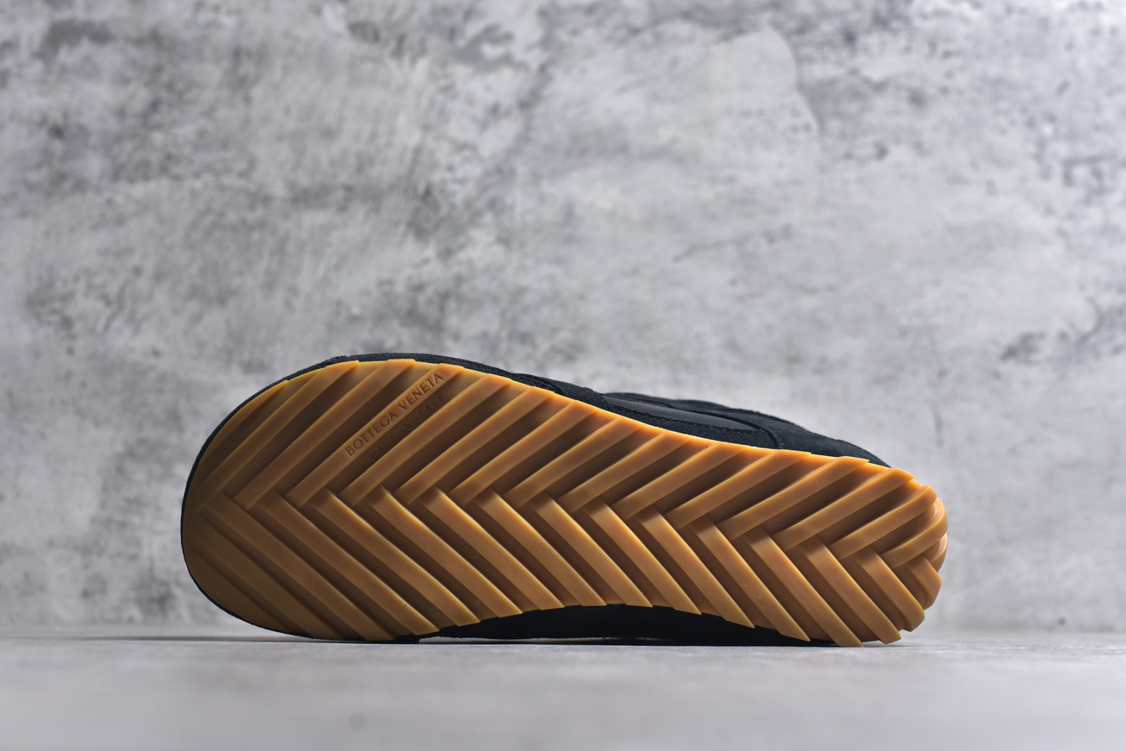 图片[6]-#Bottega Veneta 葆蝶家 绒面材质 德讯 低帮 薄底鞋 黑色 货号：838373V3MS21000 鞋身整体麂皮绒面拼尼龙材质 内侧小羊皮材质 薄底 上脚感超轻 休闲百搭款 尺码：35-45-选品中心