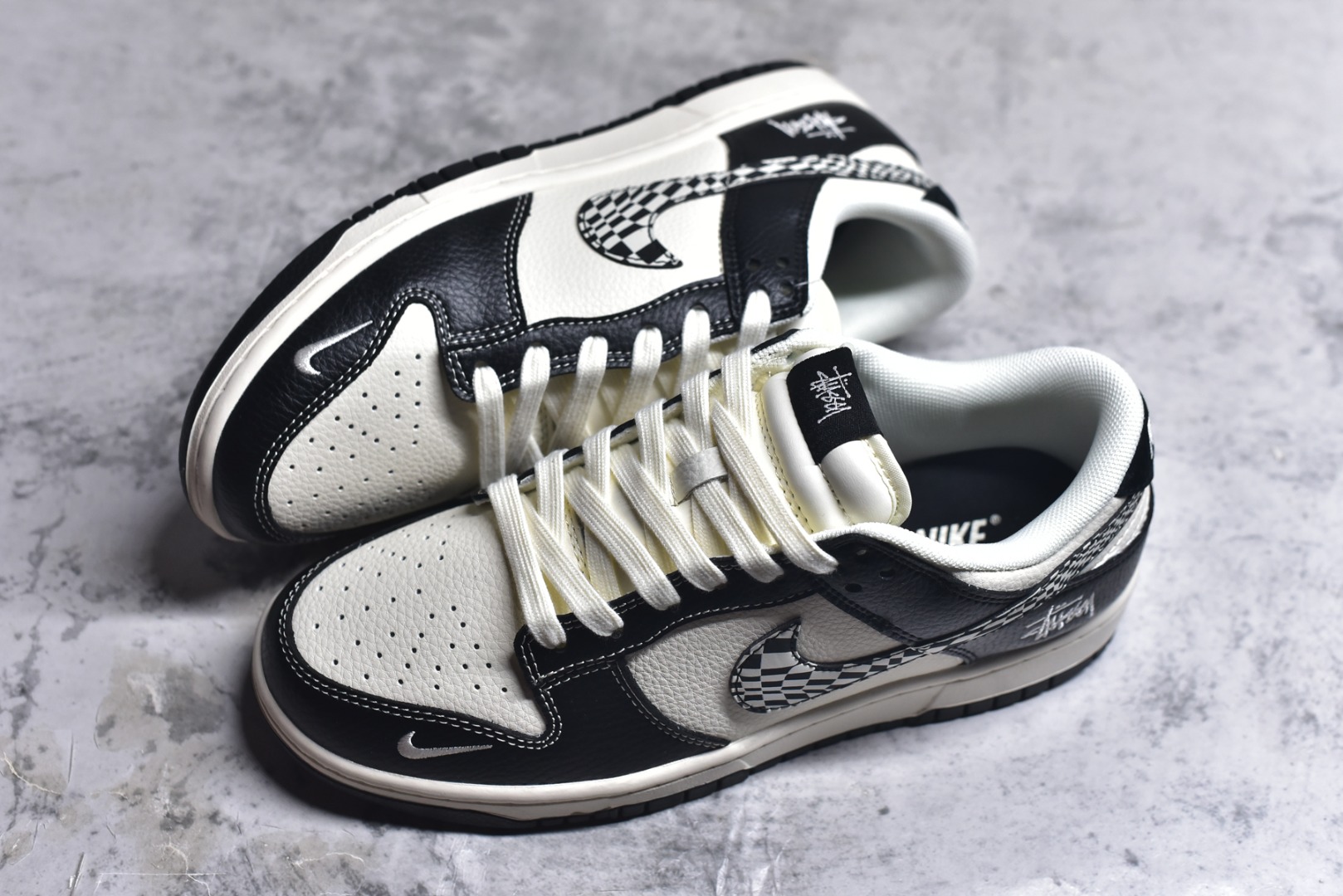 图片[7]-#海外爆款限量发售！Nike SB Dunk Low “斯图西联名——米黑创意勾” 高端定制 低帮休闲板鞋 定制鞋盒 大厂纯原品质出货 超高清洁度 皮料切割干净无任何毛边 细节完美 货号：QW5836-029 尺码：36 36.5 37.5 38 38.5 39 40 40.5 41 42 42.5 43 44 44.5 45-选品中心