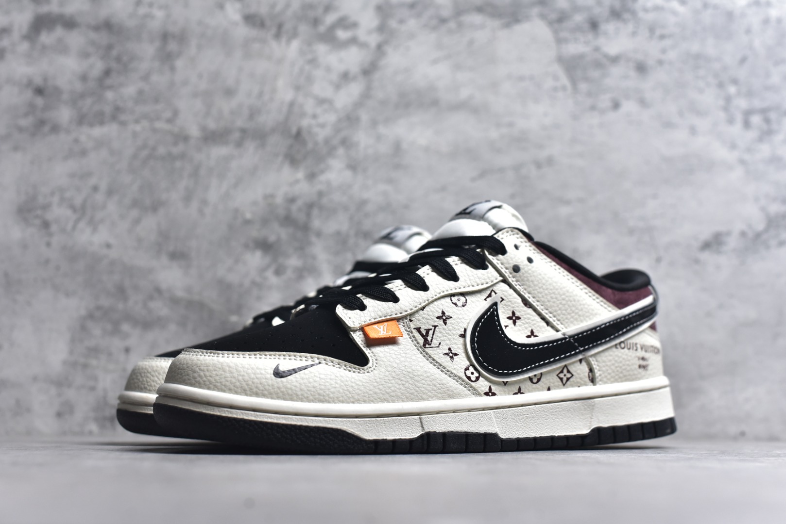 图片[2]-#海外爆款限量发售！Nike SB Dunk Low“ LV联名—米黑棕印花” 周年高端定制 低帮休闲板鞋 定制鞋盒 大厂纯原品质出货 超高清洁度 皮料切割干净无任何毛边 细节完美 货号：MN1688-105 尺码：36 36.5 37.5 38 38.5 39 40 40.5 41 42 42.5 43 44 44.5 45-选品中心