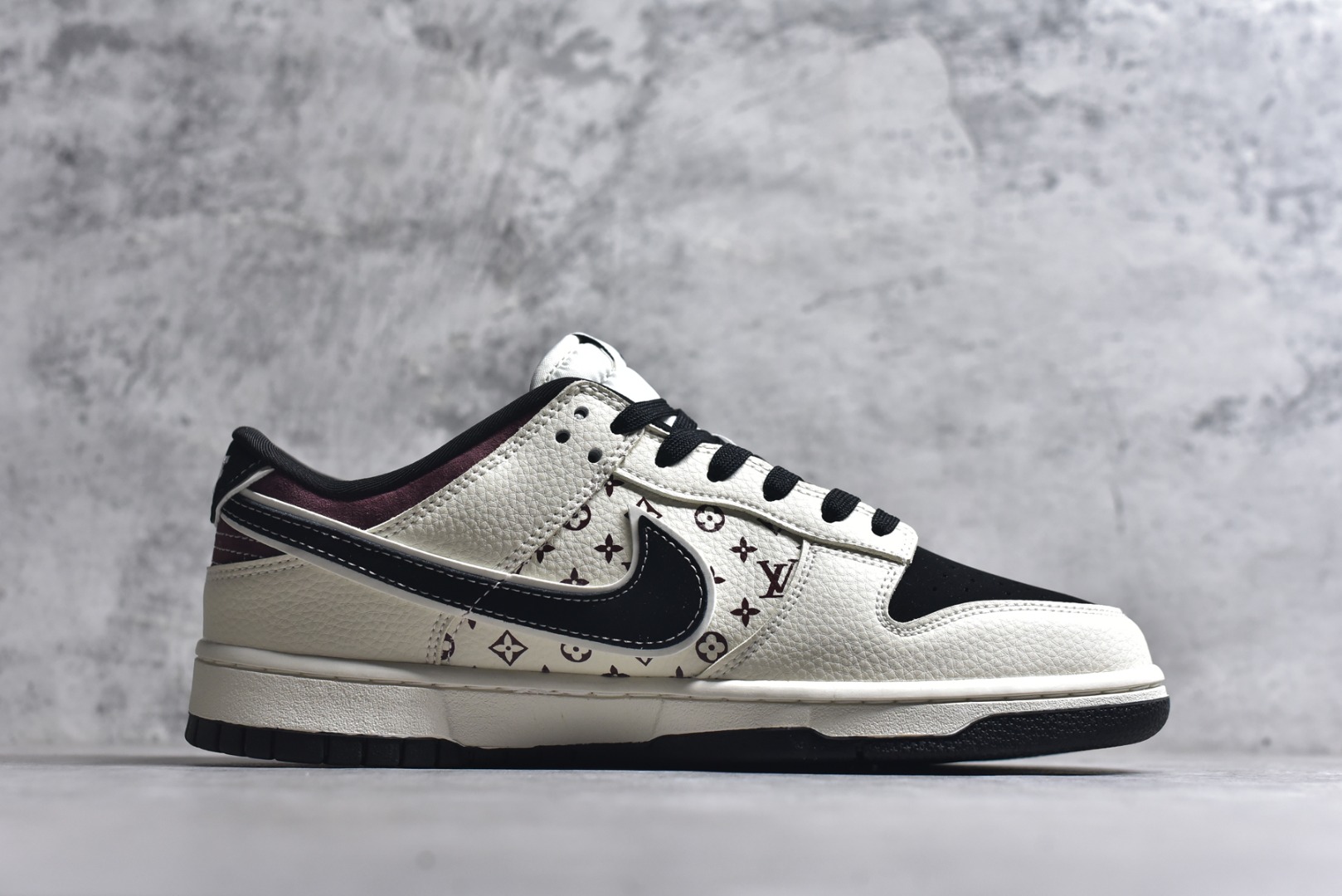 图片[3]-#海外爆款限量发售！Nike SB Dunk Low“ LV联名—米黑棕印花” 周年高端定制 低帮休闲板鞋 定制鞋盒 大厂纯原品质出货 超高清洁度 皮料切割干净无任何毛边 细节完美 货号：MN1688-105 尺码：36 36.5 37.5 38 38.5 39 40 40.5 41 42 42.5 43 44 44.5 45-选品中心