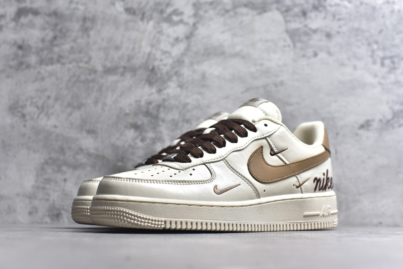 图片[2]-#海外限量发售！公司级NIke Air Force 1 \’07 Low 奶咖白棕三小勾 空军一号低帮 运动鞋 休闲鞋 折边针车 工艺难度大 原楦头原纸板 高端定制鞋盒 原厂鞋底 超高清洁度 细节完美 货号：NH0601-584 尺码：36 36.5 37.5 38 38.5 39 40 40.5 41 42 42.5 43 44 44.5 45-选品中心