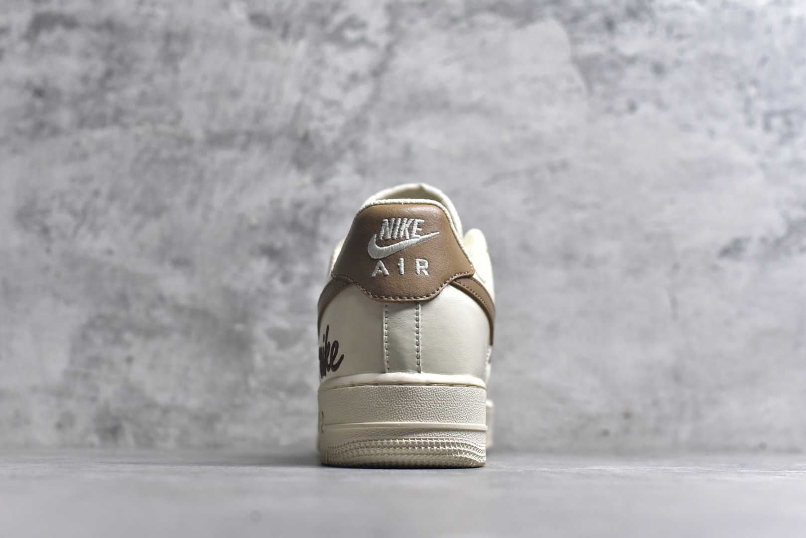 图片[5]-#海外限量发售！公司级NIke Air Force 1 \’07 Low 奶咖白棕三小勾 空军一号低帮 运动鞋 休闲鞋 折边针车 工艺难度大 原楦头原纸板 高端定制鞋盒 原厂鞋底 超高清洁度 细节完美 货号：NH0601-584 尺码：36 36.5 37.5 38 38.5 39 40 40.5 41 42 42.5 43 44 44.5 45-选品中心