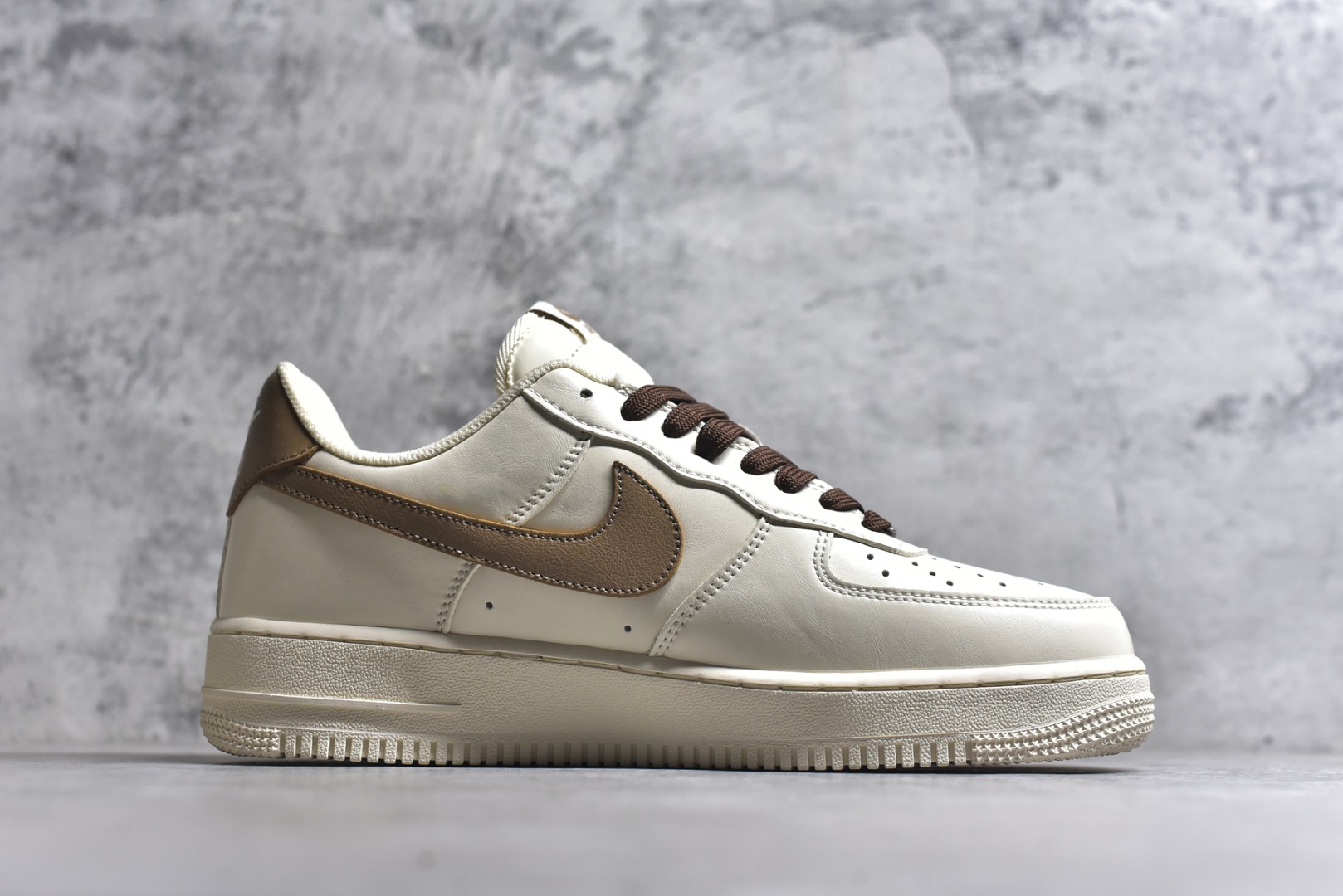 图片[3]-#海外限量发售！公司级NIke Air Force 1 \’07 Low 奶咖白棕三小勾 空军一号低帮 运动鞋 休闲鞋 折边针车 工艺难度大 原楦头原纸板 高端定制鞋盒 原厂鞋底 超高清洁度 细节完美 货号：NH0601-584 尺码：36 36.5 37.5 38 38.5 39 40 40.5 41 42 42.5 43 44 44.5 45-选品中心