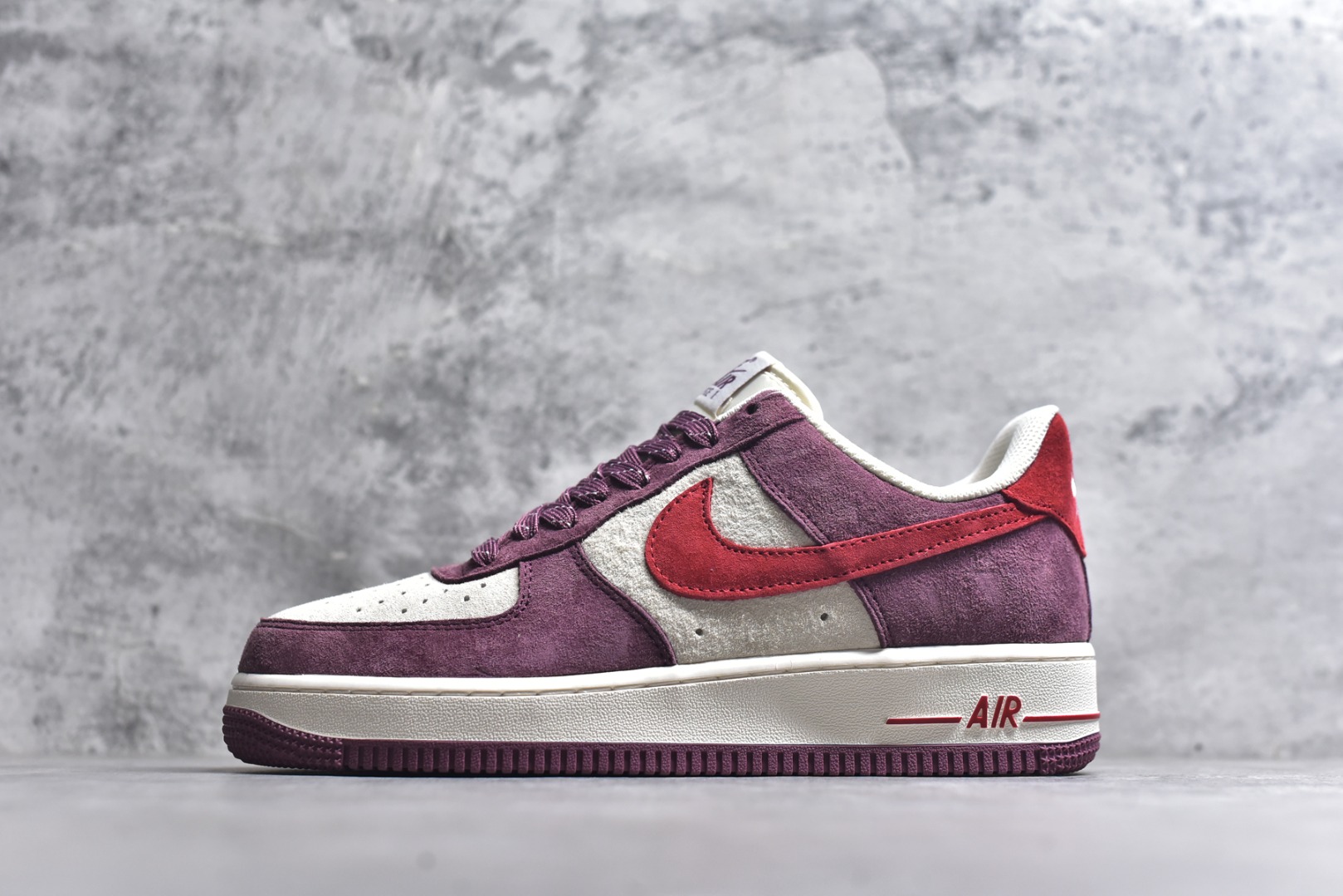 #Air Force 1 \'07 Low 阿基拉 原楦头原纸板 打造纯正空军版型 #专注外贸渠道 全掌内置蜂窝气垫 #原盒配件 原厂中底钢印、拉帮完美 官方同步上架 货号：HB3966-923 尺码：36 36.5 37.5 38 38.5 39 40 40.5 41 42 42.5 43 44 44.5 45-选品中心