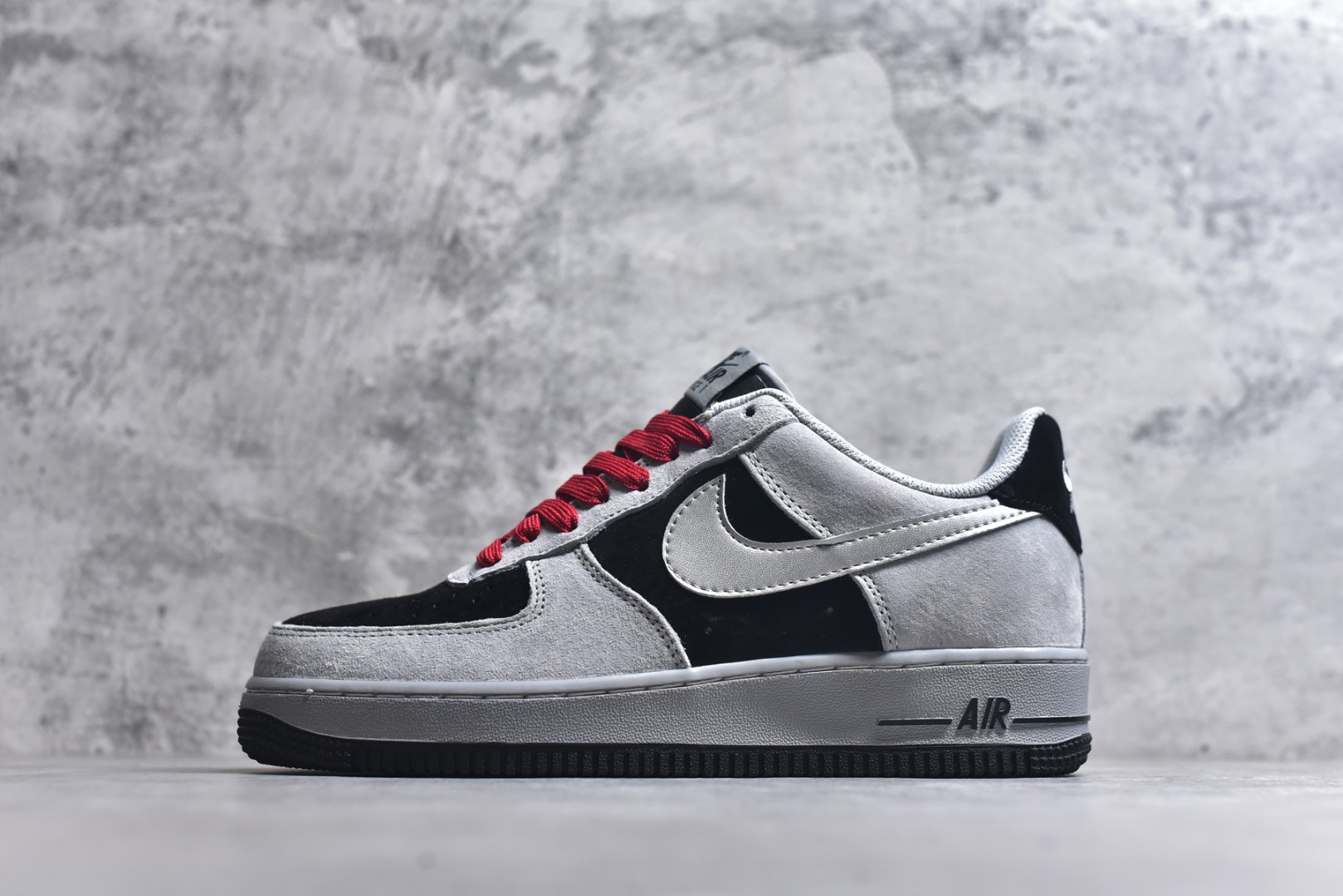 #Air Force 1 \'07 Low 阿基拉 原楦头原纸板 打造纯正空军版型 #专注外贸渠道 全掌内置蜂窝气垫 #原盒配件 原厂中底钢印、拉帮完美 官方同步上架 货号：DA0068-123 尺码：36 36.5 37.5 38 38.5 39 40 40.5 41 42 42.5 43 44 44.5 45-选品中心