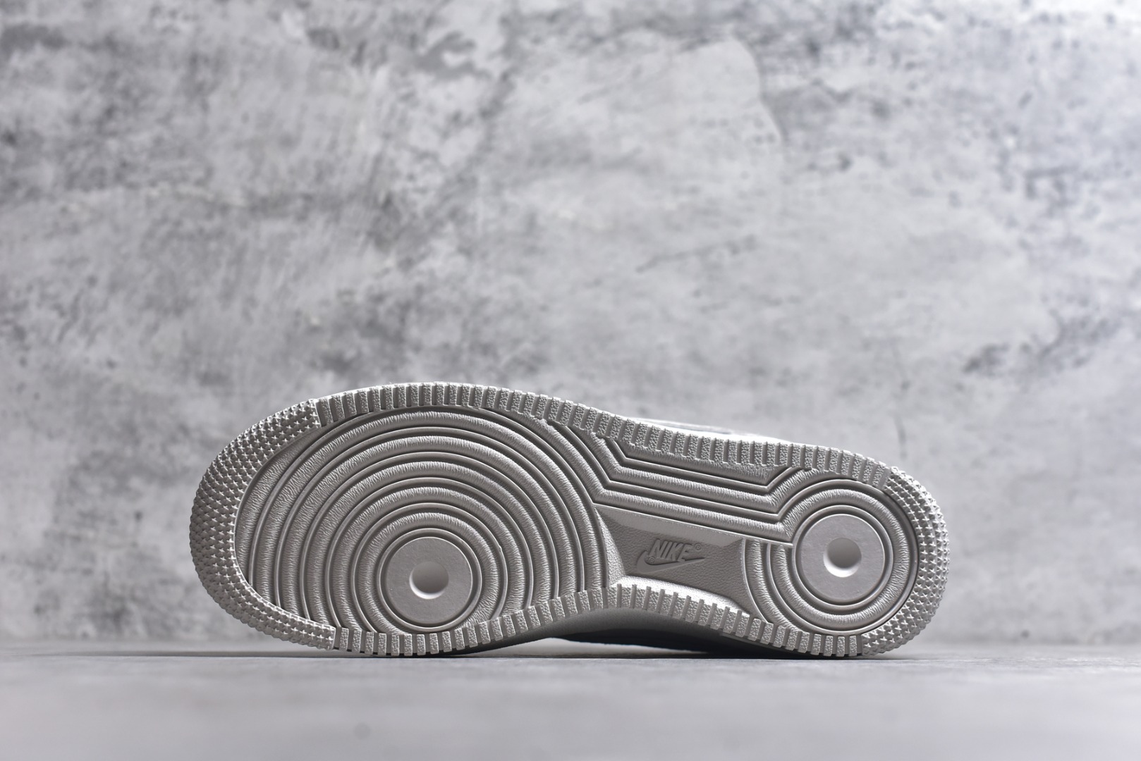 图片[6]-#Air Force 1 \’07 Low 阿基拉 原楦头原纸板 打造纯正空军版型 #专注外贸渠道 全掌内置蜂窝气垫 #原盒配件 原厂中底钢印、拉帮完美 官方同步上架 货号：PA0820-273 尺码：36 36.5 37.5 38 38.5 39 40 40.5 41 42 42.5 43 44 44.5 45-选品中心