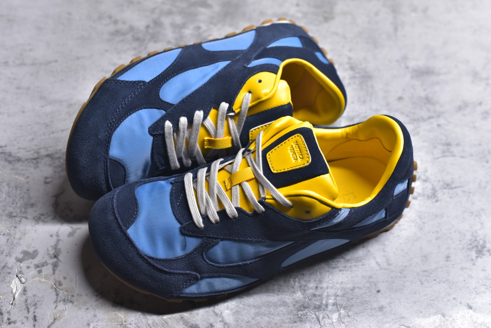 图片[7]-#BOTTEGA VENETA Orbit Runner BV葆蝶家时尚休闲情侣阿甘鞋 原版开发 一比一打造 相似度百分之99以上 市场一梯队级别品质 区别市场任何标文顶级品质版本 采用轻质科技网布面料 搭配几何图案设计橡胶外底 王炸系列 高版本 认准套包工艺 实际增高很多哦 还是一样显腿细非常nice 耐玩耐造 对标对版 套包鞋工艺 认准高版本 大底选用拼色TPU大底 配置原版包装 尺码：36 37 38 39 40 41 42 43 44 45 46 47-选品中心