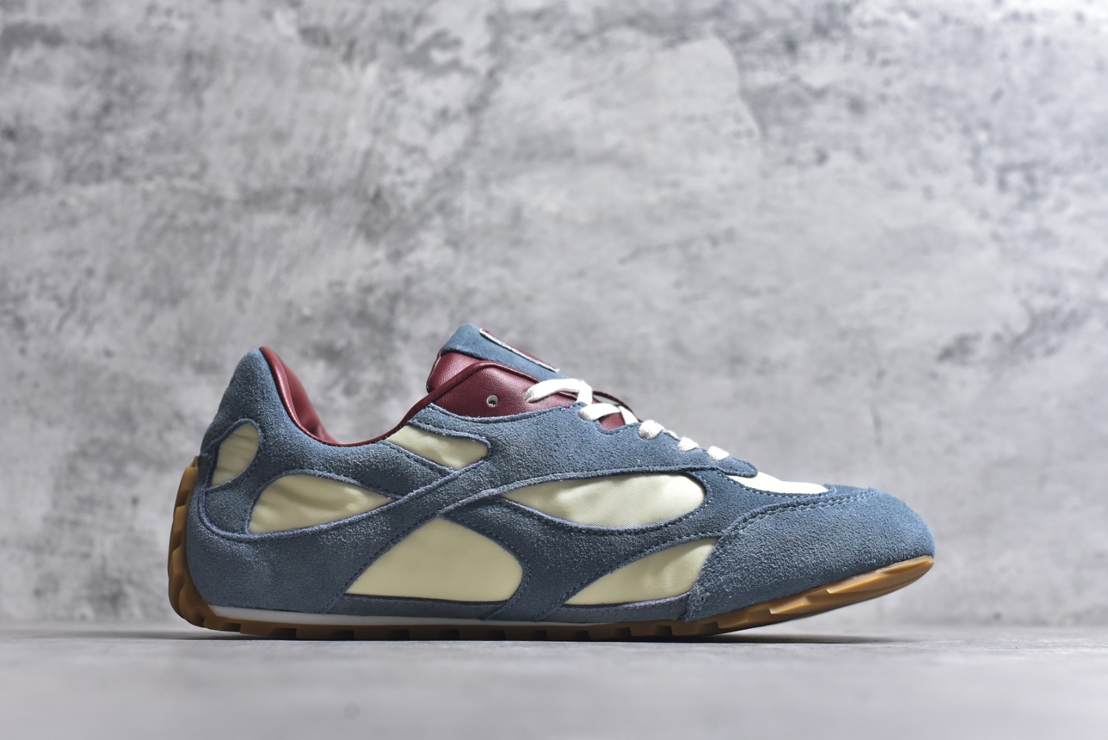 图片[3]-#BOTTEGA VENETA Orbit Runner BV葆蝶家时尚休闲情侣阿甘鞋 原版开发 一比一打造 相似度百分之99以上 市场一梯队级别品质 区别市场任何标文顶级品质版本 采用轻质科技网布面料 搭配几何图案设计橡胶外底 王炸系列 高版本 认准套包工艺 实际增高很多哦 还是一样显腿细非常nice 耐玩耐造 对标对版 套包鞋工艺 认准高版本 大底选用拼色TPU大底 配置原版包装 尺码：36 37 38 39 40 41 42 43 44 45 46 47-选品中心