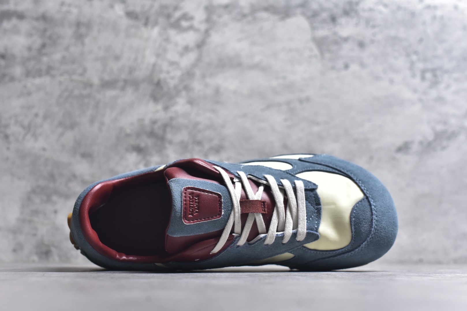 图片[4]-#BOTTEGA VENETA Orbit Runner BV葆蝶家时尚休闲情侣阿甘鞋 原版开发 一比一打造 相似度百分之99以上 市场一梯队级别品质 区别市场任何标文顶级品质版本 采用轻质科技网布面料 搭配几何图案设计橡胶外底 王炸系列 高版本 认准套包工艺 实际增高很多哦 还是一样显腿细非常nice 耐玩耐造 对标对版 套包鞋工艺 认准高版本 大底选用拼色TPU大底 配置原版包装 尺码：36 37 38 39 40 41 42 43 44 45 46 47-选品中心
