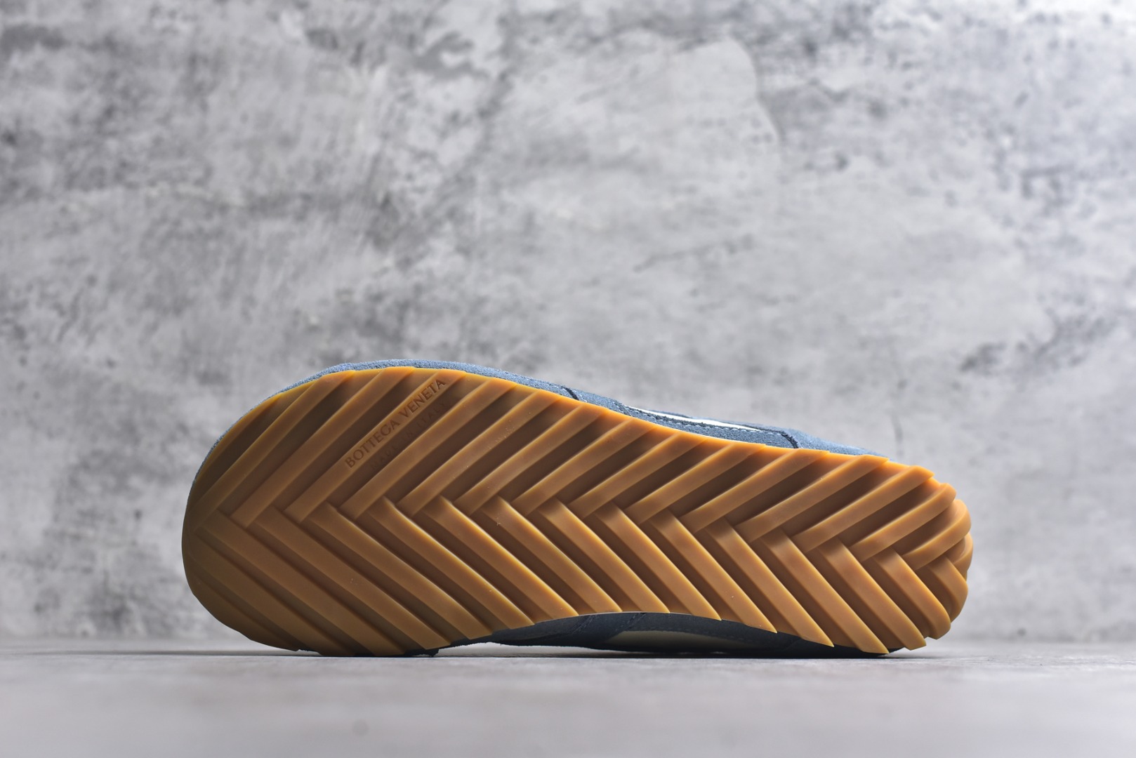 图片[6]-#BOTTEGA VENETA Orbit Runner BV葆蝶家时尚休闲情侣阿甘鞋 原版开发 一比一打造 相似度百分之99以上 市场一梯队级别品质 区别市场任何标文顶级品质版本 采用轻质科技网布面料 搭配几何图案设计橡胶外底 王炸系列 高版本 认准套包工艺 实际增高很多哦 还是一样显腿细非常nice 耐玩耐造 对标对版 套包鞋工艺 认准高版本 大底选用拼色TPU大底 配置原版包装 尺码：36 37 38 39 40 41 42 43 44 45 46 47-选品中心