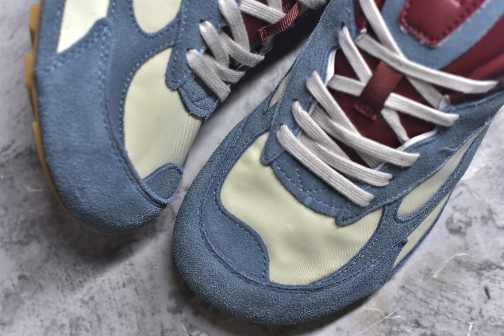 图片[8]-#BOTTEGA VENETA Orbit Runner BV葆蝶家时尚休闲情侣阿甘鞋 原版开发 一比一打造 相似度百分之99以上 市场一梯队级别品质 区别市场任何标文顶级品质版本 采用轻质科技网布面料 搭配几何图案设计橡胶外底 王炸系列 高版本 认准套包工艺 实际增高很多哦 还是一样显腿细非常nice 耐玩耐造 对标对版 套包鞋工艺 认准高版本 大底选用拼色TPU大底 配置原版包装 尺码：36 37 38 39 40 41 42 43 44 45 46 47-选品中心