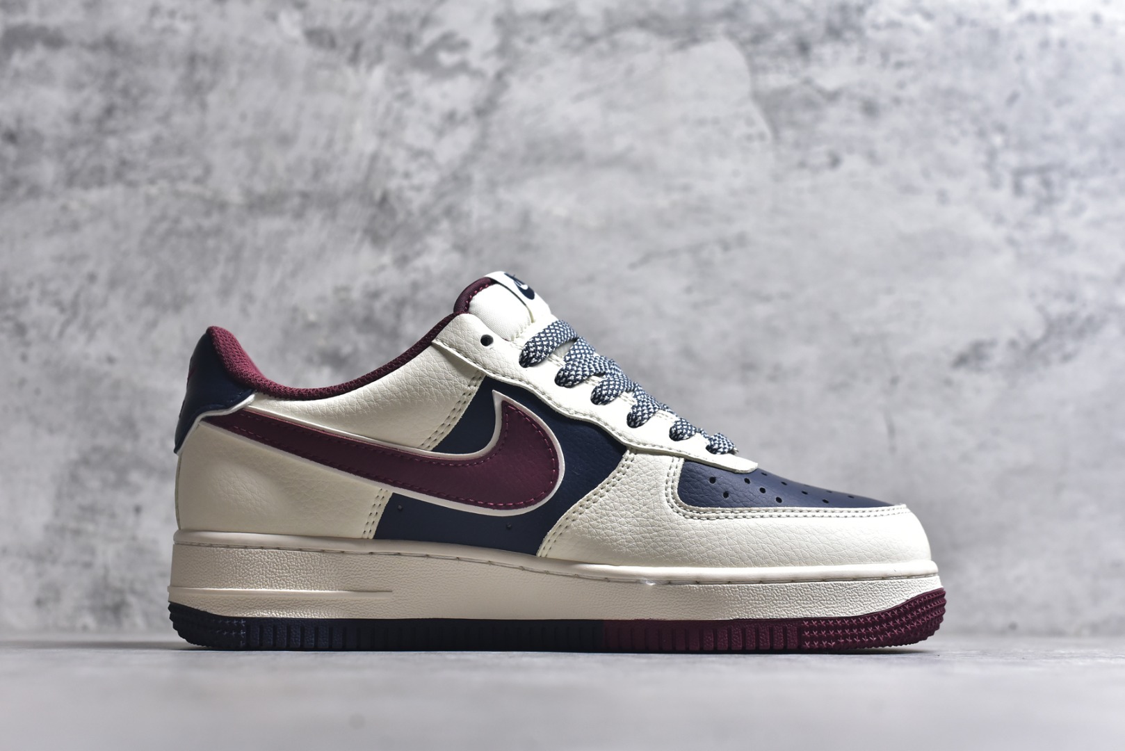 图片[3]-#海外限量发售！公司级NIke Air Force 1 \’07 Low “LV联名-蓝红拼接”空军一号 低帮 运动鞋 休闲鞋 折边针车 工艺难度大 原楦头原纸板 原装鞋盒 定制五金配件 内置全掌气垫 原厂鞋底 货号：JP8028-069 尺码：36 36.5 37.5 38 38.5 39 40 40.5 41 42 42.5 43 44 44.5 45-选品中心