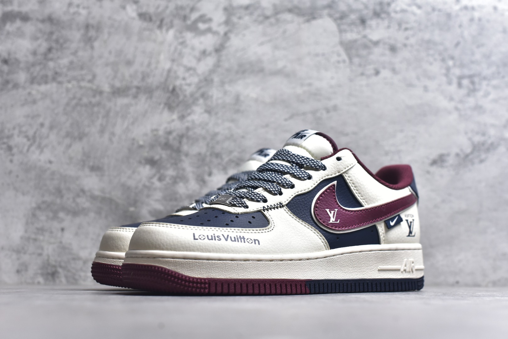 图片[2]-#海外限量发售！公司级NIke Air Force 1 \’07 Low “LV联名-蓝红拼接”空军一号 低帮 运动鞋 休闲鞋 折边针车 工艺难度大 原楦头原纸板 原装鞋盒 定制五金配件 内置全掌气垫 原厂鞋底 货号：JP8028-069 尺码：36 36.5 37.5 38 38.5 39 40 40.5 41 42 42.5 43 44 44.5 45-选品中心