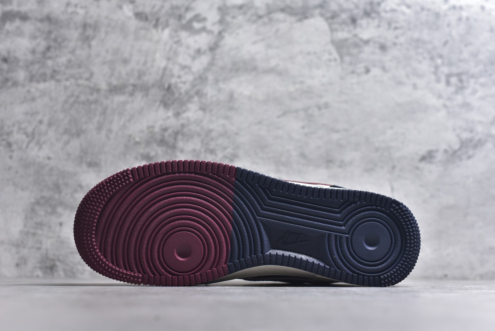 图片[6]-#海外限量发售！公司级NIke Air Force 1 \’07 Low “LV联名-蓝红拼接”空军一号 低帮 运动鞋 休闲鞋 折边针车 工艺难度大 原楦头原纸板 原装鞋盒 定制五金配件 内置全掌气垫 原厂鞋底 货号：JP8028-069 尺码：36 36.5 37.5 38 38.5 39 40 40.5 41 42 42.5 43 44 44.5 45-选品中心