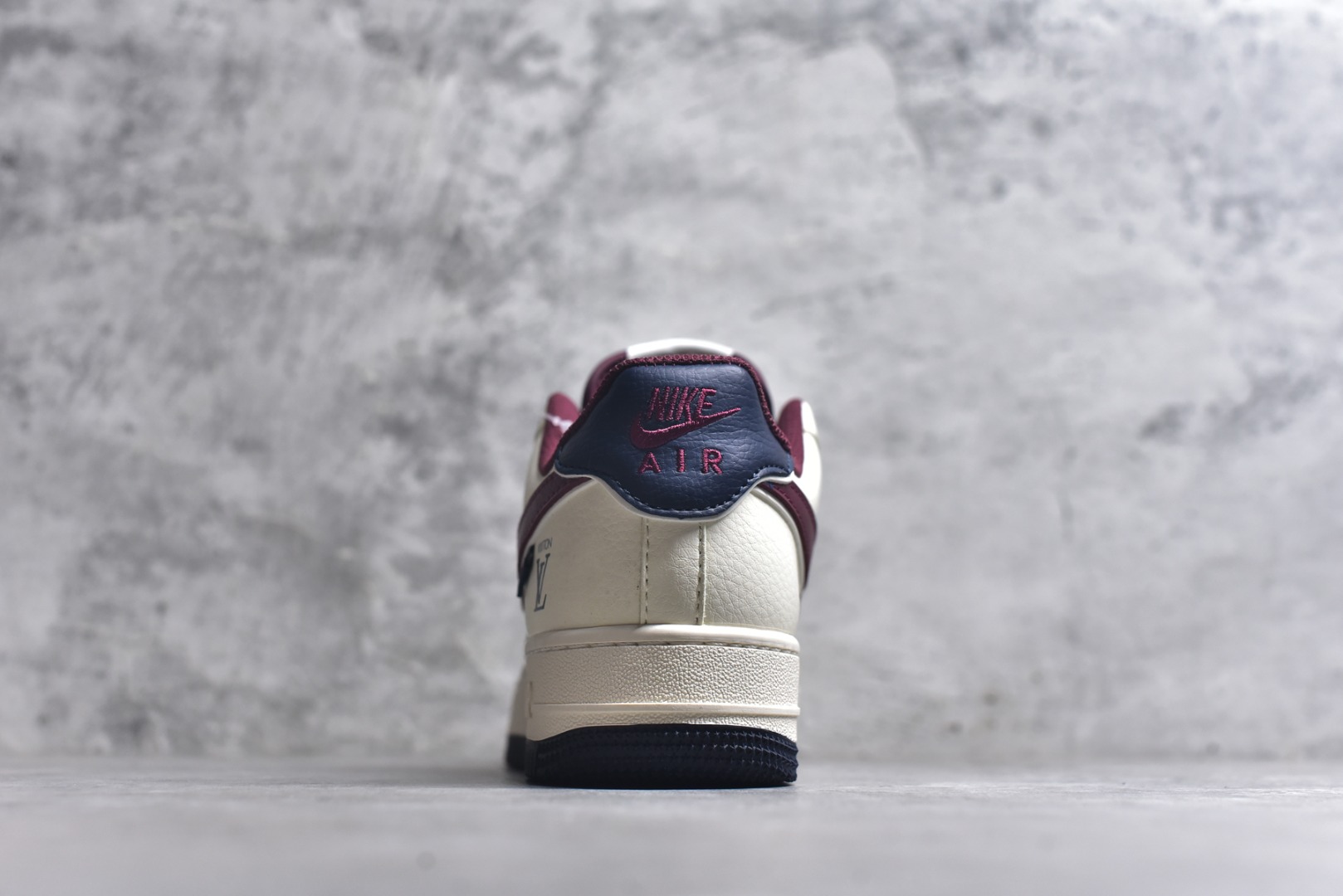 图片[5]-#海外限量发售！公司级NIke Air Force 1 \’07 Low “LV联名-蓝红拼接”空军一号 低帮 运动鞋 休闲鞋 折边针车 工艺难度大 原楦头原纸板 原装鞋盒 定制五金配件 内置全掌气垫 原厂鞋底 货号：JP8028-069 尺码：36 36.5 37.5 38 38.5 39 40 40.5 41 42 42.5 43 44 44.5 45-选品中心