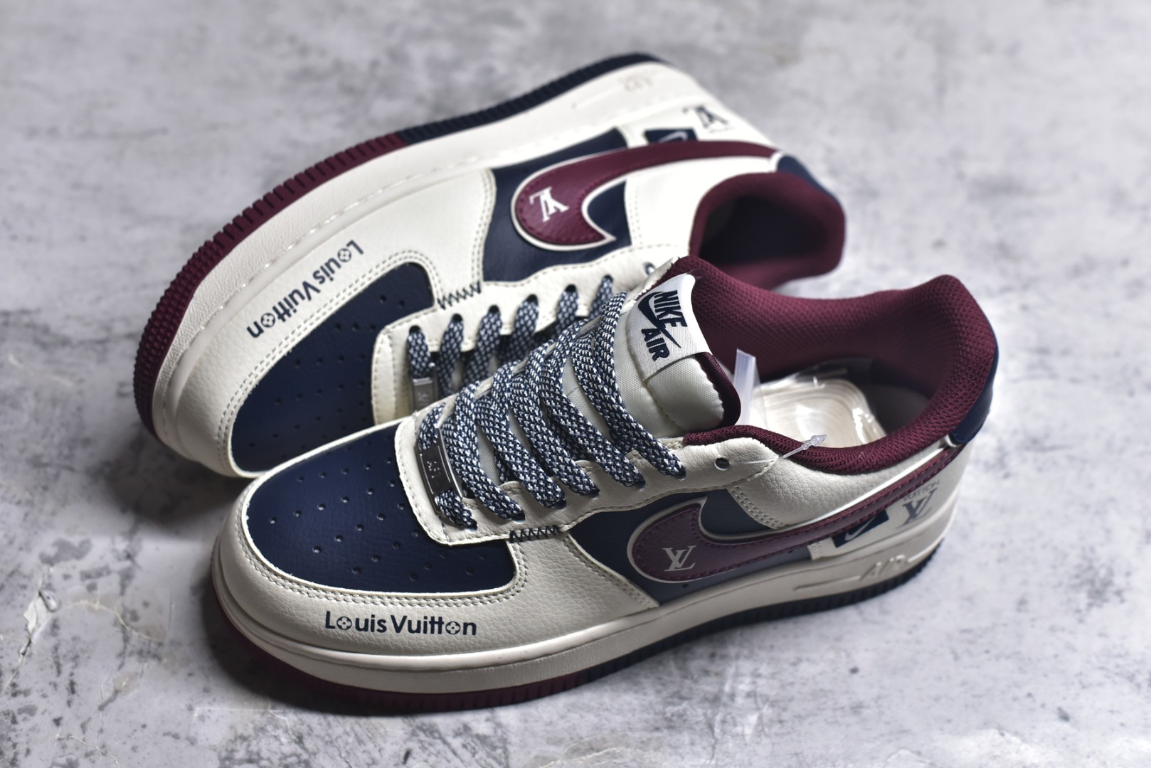 图片[7]-#海外限量发售！公司级NIke Air Force 1 \’07 Low “LV联名-蓝红拼接”空军一号 低帮 运动鞋 休闲鞋 折边针车 工艺难度大 原楦头原纸板 原装鞋盒 定制五金配件 内置全掌气垫 原厂鞋底 货号：JP8028-069 尺码：36 36.5 37.5 38 38.5 39 40 40.5 41 42 42.5 43 44 44.5 45-选品中心