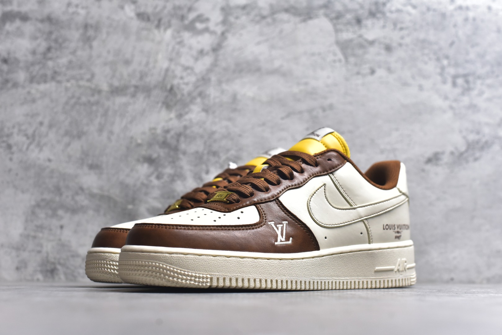 图片[2]-#海外限量发售！公司级NIke Air Force 1 \’07 Low “LV联名–奶白咖棕” 空军一号低帮 运动鞋 休闲鞋 折边针车 工艺难度大 原楦头原纸板 高端定制鞋盒 原厂鞋底 超高清洁度 细节完美 货号：IH1817-800 尺码：36 36.5 37.5 38 38.5 39 40 40.5 41 42 42.5 43 44 44.5 45-选品中心