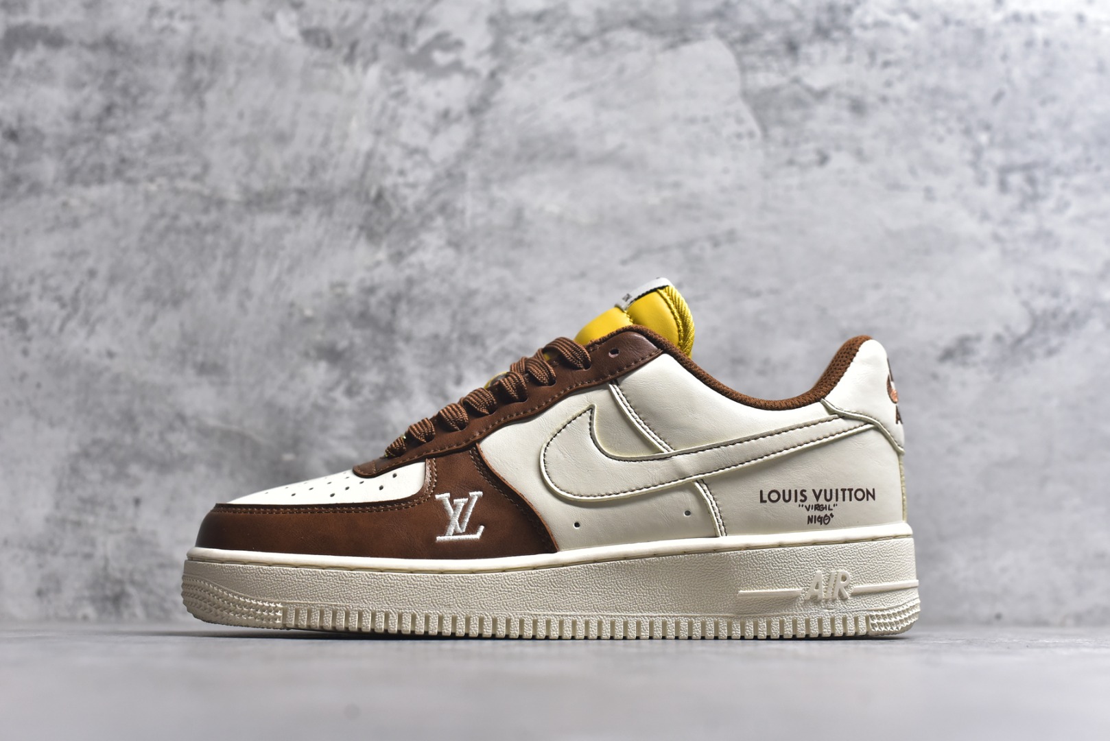 #海外限量发售！公司级NIke Air Force 1 \'07 Low “LV联名--奶白咖棕” 空军一号低帮 运动鞋 休闲鞋 折边针车 工艺难度大 原楦头原纸板 高端定制鞋盒 原厂鞋底 超高清洁度 细节完美 货号：IH1817-800 尺码：36 36.5 37.5 38 38.5 39 40 40.5 41 42 42.5 43 44 44.5 45-选品中心
