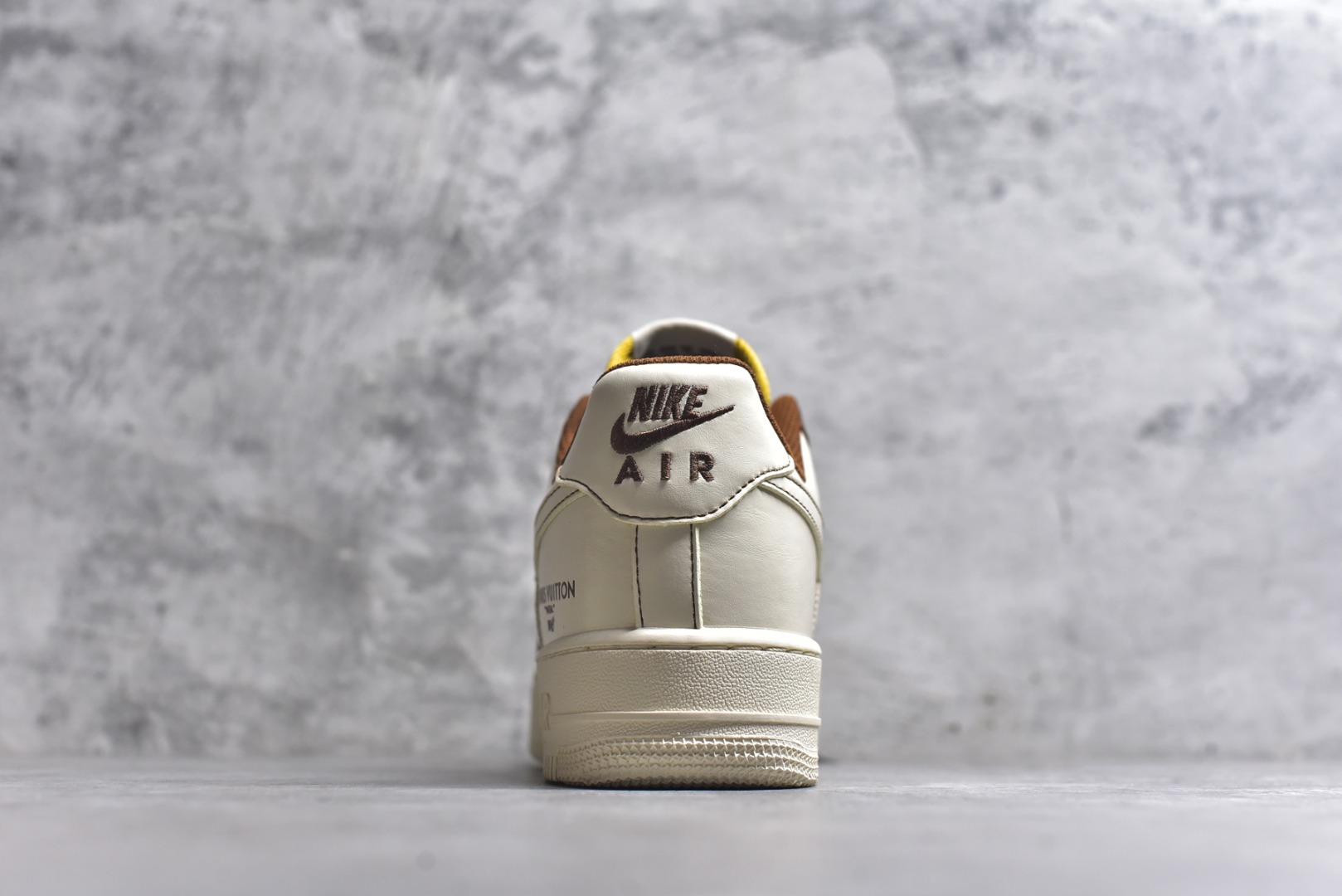 图片[5]-#海外限量发售！公司级NIke Air Force 1 \’07 Low “LV联名–奶白咖棕” 空军一号低帮 运动鞋 休闲鞋 折边针车 工艺难度大 原楦头原纸板 高端定制鞋盒 原厂鞋底 超高清洁度 细节完美 货号：IH1817-800 尺码：36 36.5 37.5 38 38.5 39 40 40.5 41 42 42.5 43 44 44.5 45-选品中心