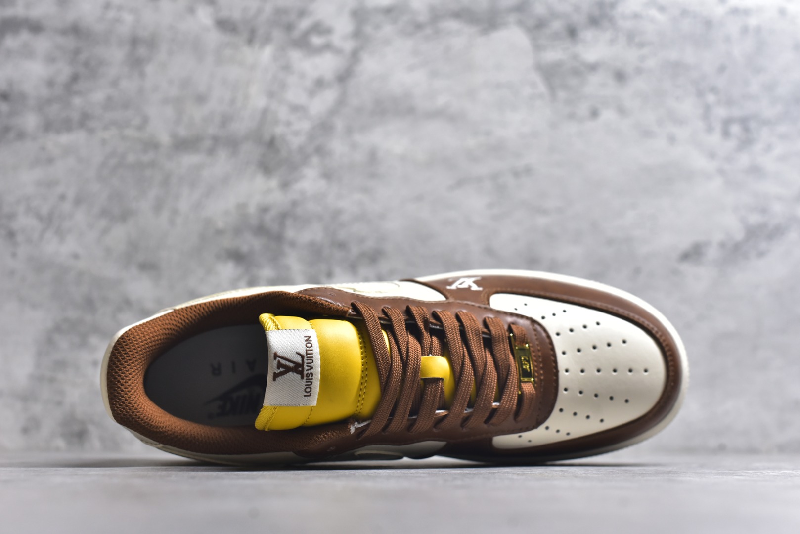 图片[4]-#海外限量发售！公司级NIke Air Force 1 \’07 Low “LV联名–奶白咖棕” 空军一号低帮 运动鞋 休闲鞋 折边针车 工艺难度大 原楦头原纸板 高端定制鞋盒 原厂鞋底 超高清洁度 细节完美 货号：IH1817-800 尺码：36 36.5 37.5 38 38.5 39 40 40.5 41 42 42.5 43 44 44.5 45-选品中心