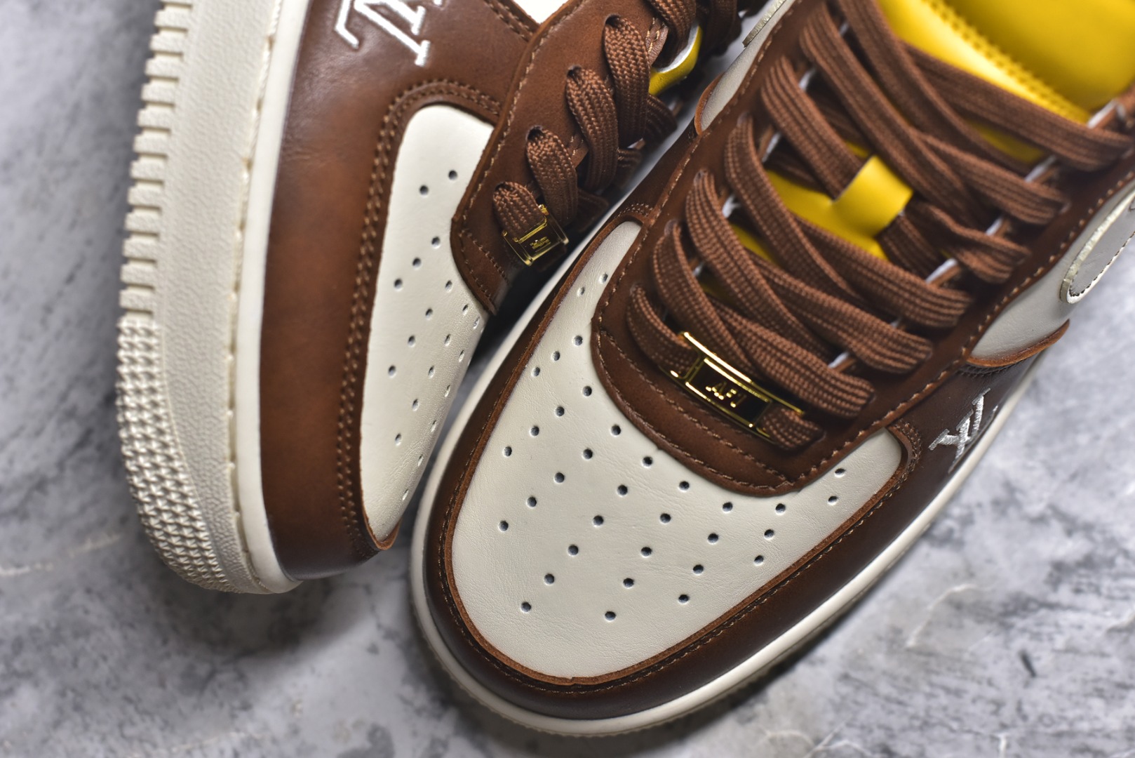 图片[8]-#海外限量发售！公司级NIke Air Force 1 \’07 Low “LV联名–奶白咖棕” 空军一号低帮 运动鞋 休闲鞋 折边针车 工艺难度大 原楦头原纸板 高端定制鞋盒 原厂鞋底 超高清洁度 细节完美 货号：IH1817-800 尺码：36 36.5 37.5 38 38.5 39 40 40.5 41 42 42.5 43 44 44.5 45-选品中心