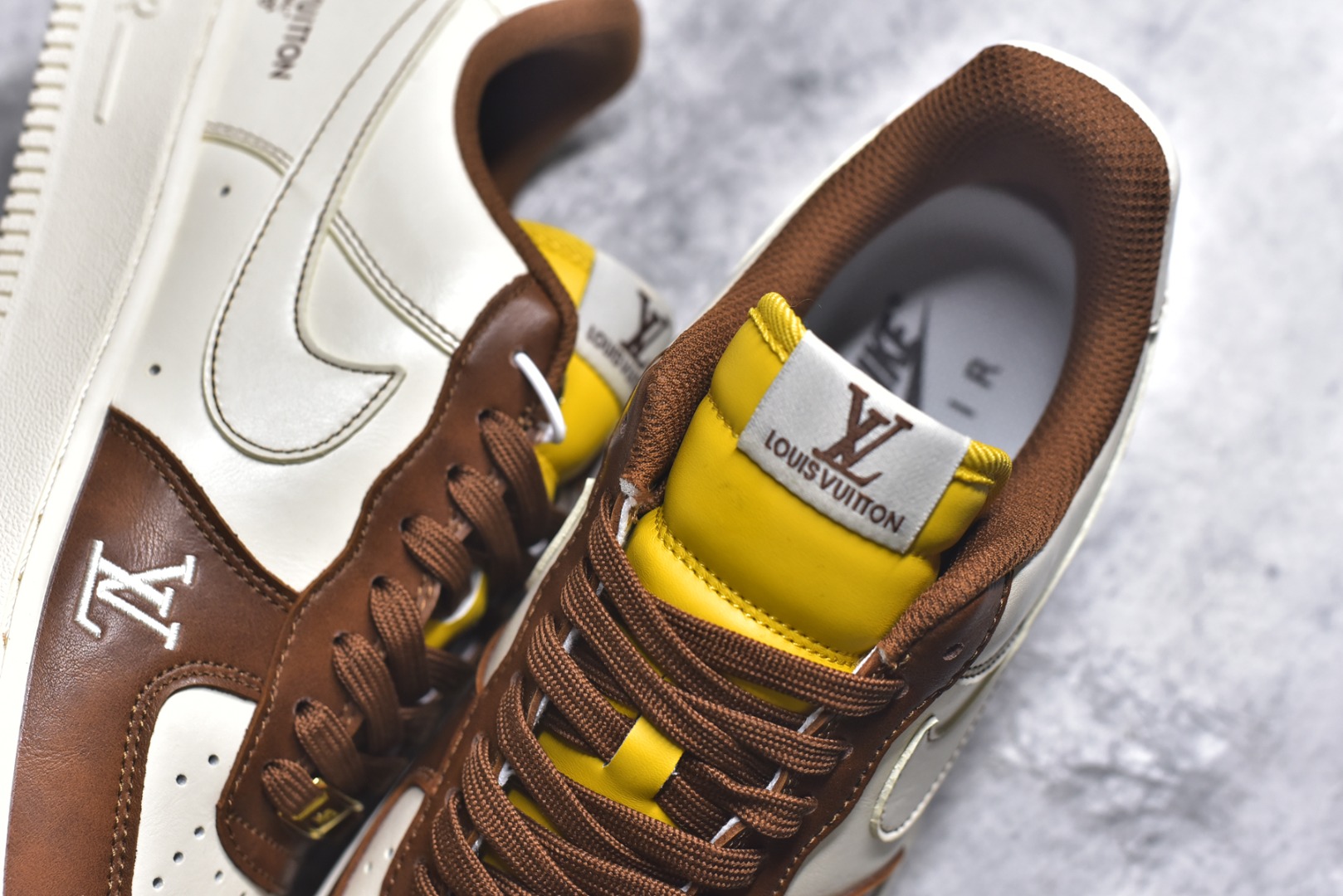 图片[9]-#海外限量发售！公司级NIke Air Force 1 \’07 Low “LV联名–奶白咖棕” 空军一号低帮 运动鞋 休闲鞋 折边针车 工艺难度大 原楦头原纸板 高端定制鞋盒 原厂鞋底 超高清洁度 细节完美 货号：IH1817-800 尺码：36 36.5 37.5 38 38.5 39 40 40.5 41 42 42.5 43 44 44.5 45-选品中心