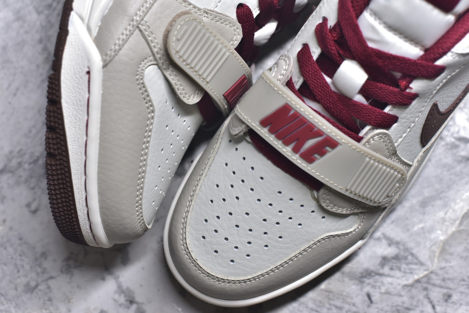 图片[8]-#Nike Air Jordan Legacy 312 全新配色 Air Jordan Legacy 312 作为 Jordan Brand 旗下较为成功的杂交混血鞋款，由 Jordan 品牌联合街头潮流设计师 Don C 共同打造，而 312 正是芝加哥的区号，用来表达对乔丹家乡芝加哥的热爱和留恋。同时融合了Air Jordan 1，Air Jordan 3，Air Alpha Force Low中的经典设计元素进行重新的组合，使得经典鞋款元素焕发出全新的魅力。经典无须赘述，白红搭配的Chicago配色是为Air Jordan系列里无可争议的C位配色货号：IQ9783 121 尺码：36-46-选品中心