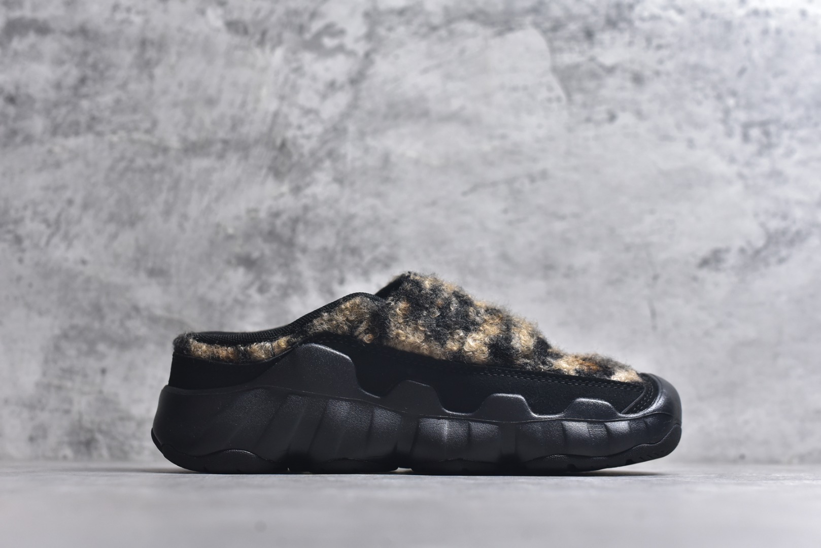 图片[3]-#KEEN Hypowser 包头拖鞋 全新勃肯鞋 采用毛绒鞋面材质 搭配可调节系带系统 泡沫中底搭载多向凸起纹路大底 提供轻盈穿着体验 增加防滑耐磨性能 为不同环境保驾护航 尺码：35.5-45-选品中心