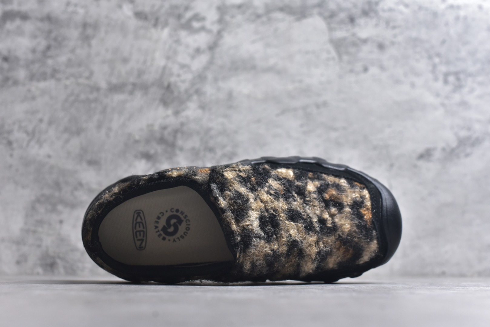 图片[4]-#KEEN Hypowser 包头拖鞋 全新勃肯鞋 采用毛绒鞋面材质 搭配可调节系带系统 泡沫中底搭载多向凸起纹路大底 提供轻盈穿着体验 增加防滑耐磨性能 为不同环境保驾护航 尺码：35.5-45-选品中心