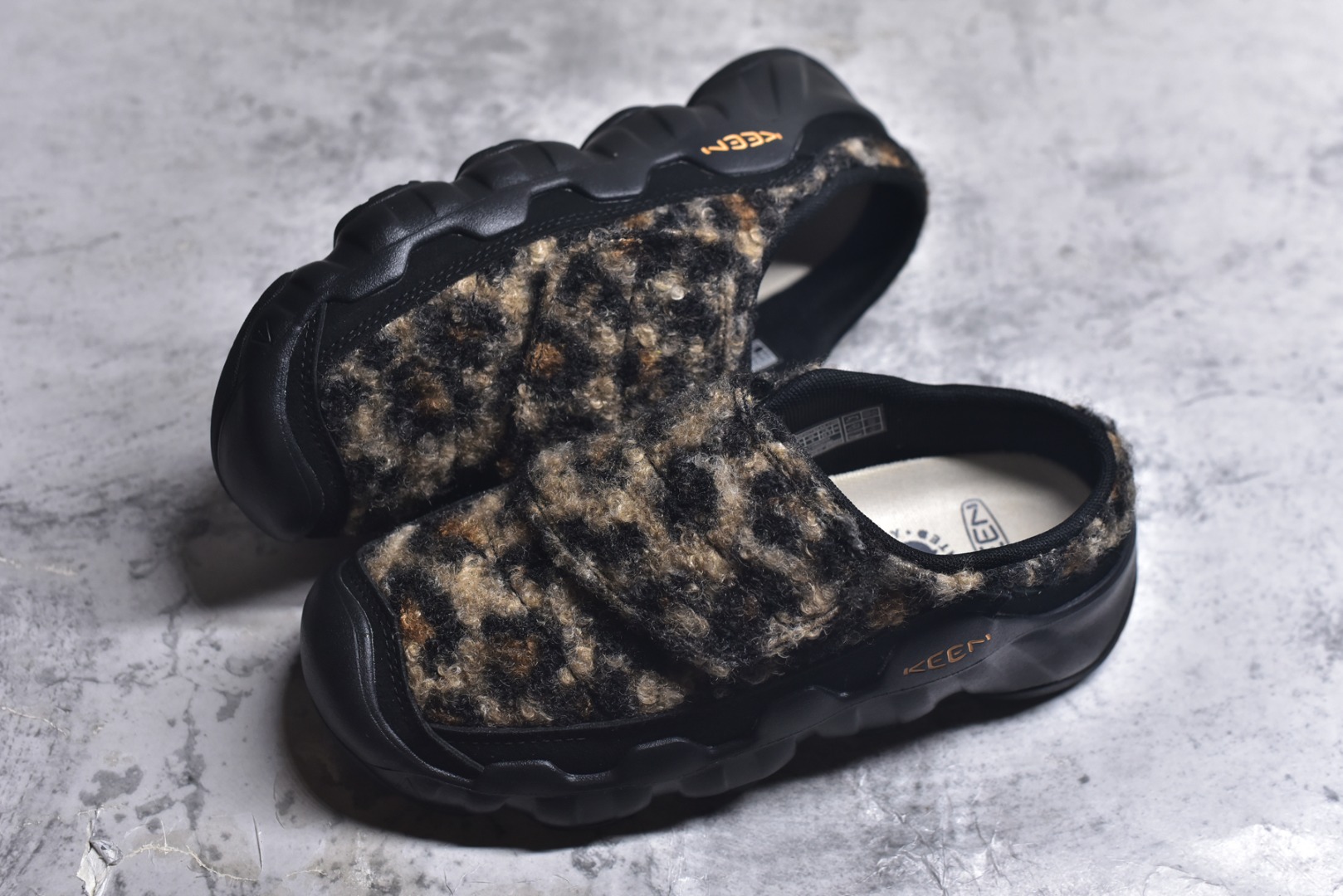 图片[7]-#KEEN Hypowser 包头拖鞋 全新勃肯鞋 采用毛绒鞋面材质 搭配可调节系带系统 泡沫中底搭载多向凸起纹路大底 提供轻盈穿着体验 增加防滑耐磨性能 为不同环境保驾护航 尺码：35.5-45-选品中心