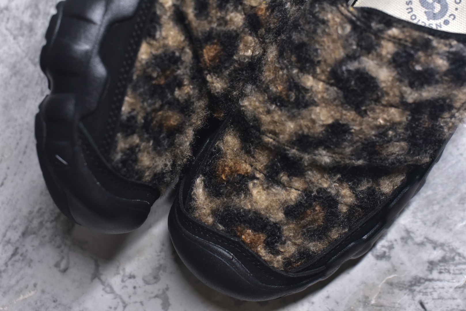 图片[8]-#KEEN Hypowser 包头拖鞋 全新勃肯鞋 采用毛绒鞋面材质 搭配可调节系带系统 泡沫中底搭载多向凸起纹路大底 提供轻盈穿着体验 增加防滑耐磨性能 为不同环境保驾护航 尺码：35.5-45-选品中心