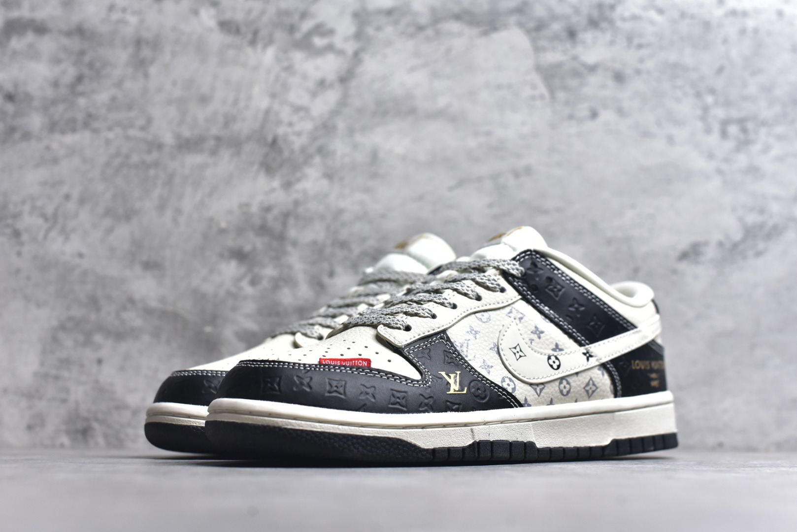 图片[2]-#海外爆款限量发售！Nike SB Dunk Low“ LV联名—米黑金标” 周年高端定制 低帮休闲板鞋 定制鞋盒 大厂纯原品质出货 超高清洁度 皮料切割干净无任何毛边 细节完美 货号：MN1688-106 尺码：36 36.5 37.5 38 38.5 39 40 40.5 41 42 42.5 43 44 44.5 45-选品中心