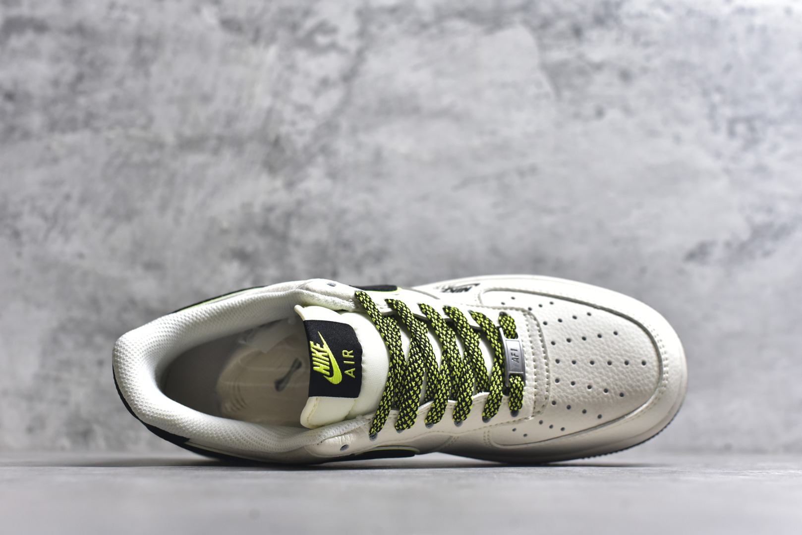 图片[4]-#海外限量发售！公司级Nike Air Force 1 \’07 Low “OFF-WHITE联名——双拼米黑绿”空军一号 低帮 运动鞋 休闲鞋 折边针车 工艺难度大 原楦头原纸板 原装鞋盒 定制五金配件 内置全掌气垫 原厂鞋底 货号：QW5836-023 尺码：36 36.5 37.5 38 38.5 39 40 40.5 41 42 42.5 43 44 44.5 45-选品中心