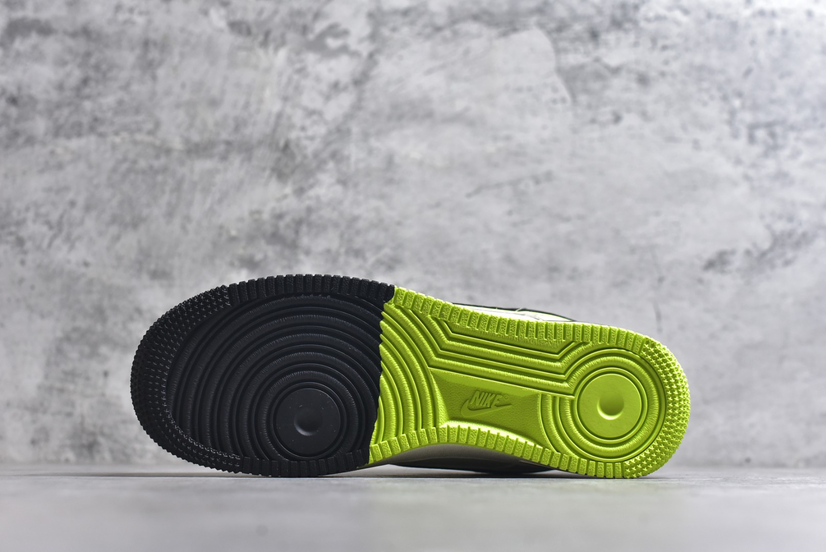 图片[6]-#海外限量发售！公司级Nike Air Force 1 \’07 Low “OFF-WHITE联名——双拼米黑绿”空军一号 低帮 运动鞋 休闲鞋 折边针车 工艺难度大 原楦头原纸板 原装鞋盒 定制五金配件 内置全掌气垫 原厂鞋底 货号：QW5836-023 尺码：36 36.5 37.5 38 38.5 39 40 40.5 41 42 42.5 43 44 44.5 45-选品中心