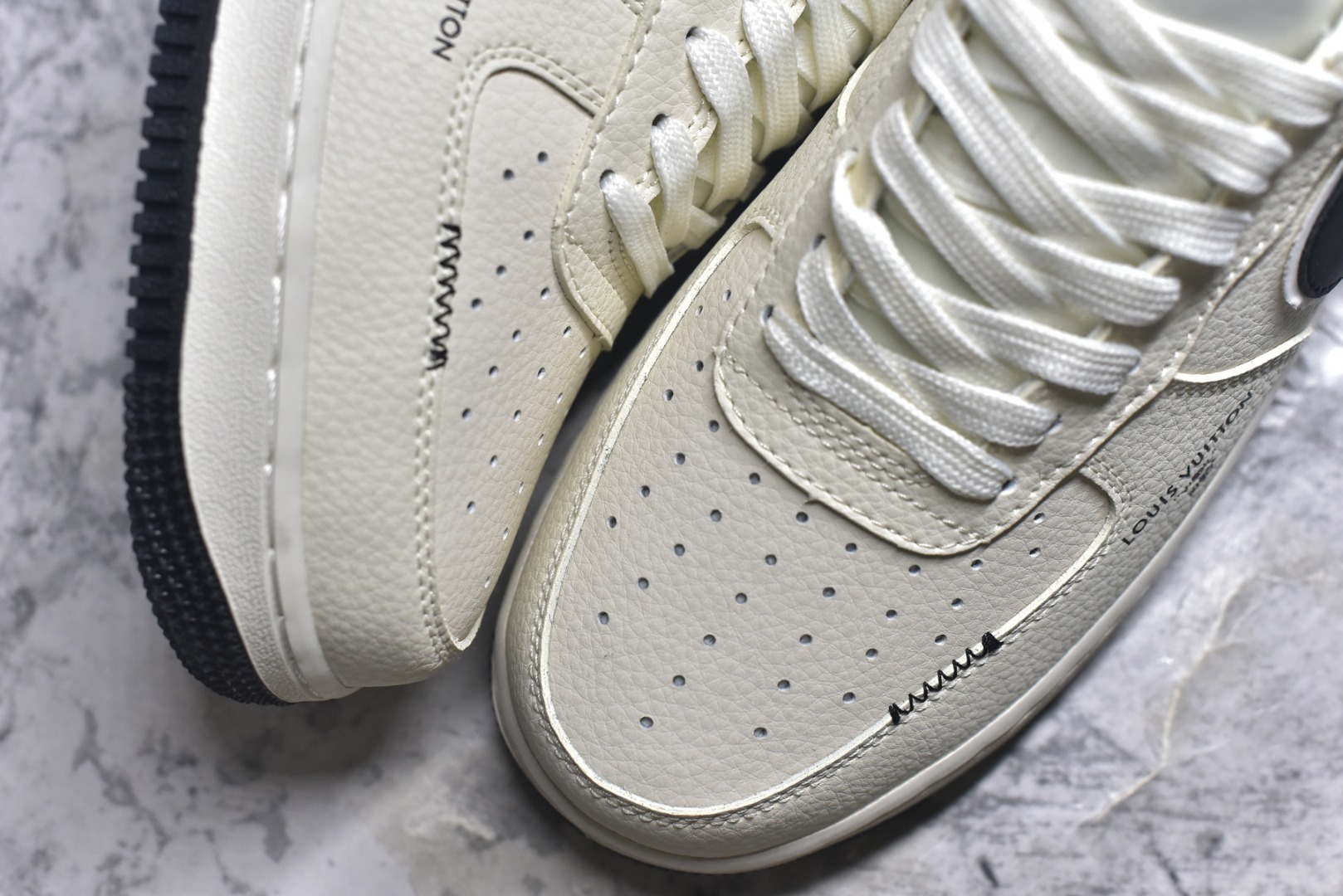 图片[8]-#海外限量发售！公司级Nike Air Force 1 \’07 Low “LV联名——车线米黑勾”空军一号 低帮 运动鞋 休闲鞋 折边针车 工艺难度大 原楦头原纸板 原装鞋盒 定制五金配件 内置全掌气垫 原厂鞋底 货号：LD1999-001 尺码：36 36.5 37.5 38 38.5 39 40 40.5 41 42 42.5 43 44 44.5 45-选品中心