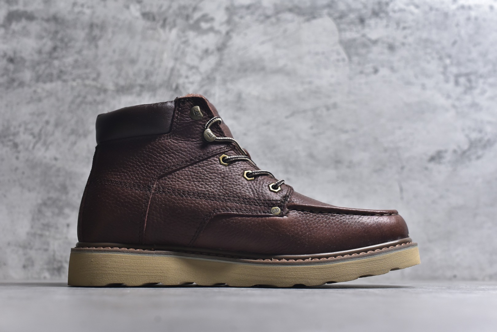 图片[3]-#天猫同款CAT/卡特723600户外工装轻底中帮休闲马丁靴系列 广东大厂品质 全新工艺升级 全鞋摔花进口牛皮材料 大底到五金都是代工厂原材料制作 同原版固特异永不开胶工艺 好货不杀猪 首单质量严格把控 全网独家首发 品质毋庸置疑 全套官网统一包装 今年冬季防寒户外专用 日常随意搭配 尺码：39 40 41 42 43 44（皮鞋码）-选品中心