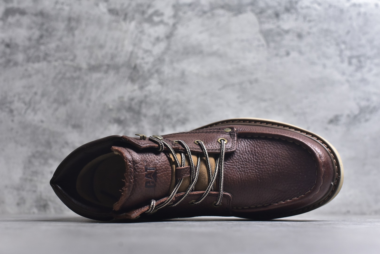 图片[4]-#天猫同款CAT/卡特723600户外工装轻底中帮休闲马丁靴系列 广东大厂品质 全新工艺升级 全鞋摔花进口牛皮材料 大底到五金都是代工厂原材料制作 同原版固特异永不开胶工艺 好货不杀猪 首单质量严格把控 全网独家首发 品质毋庸置疑 全套官网统一包装 今年冬季防寒户外专用 日常随意搭配 尺码：39 40 41 42 43 44（皮鞋码）-选品中心