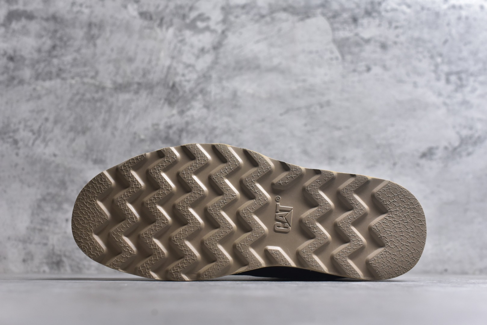 图片[6]-#天猫同款CAT/卡特723600户外工装轻底中帮休闲马丁靴系列 广东大厂品质 全新工艺升级 全鞋摔花进口牛皮材料 大底到五金都是代工厂原材料制作 同原版固特异永不开胶工艺 好货不杀猪 首单质量严格把控 全网独家首发 品质毋庸置疑 全套官网统一包装 今年冬季防寒户外专用 日常随意搭配 尺码：39 40 41 42 43 44（皮鞋码）-选品中心