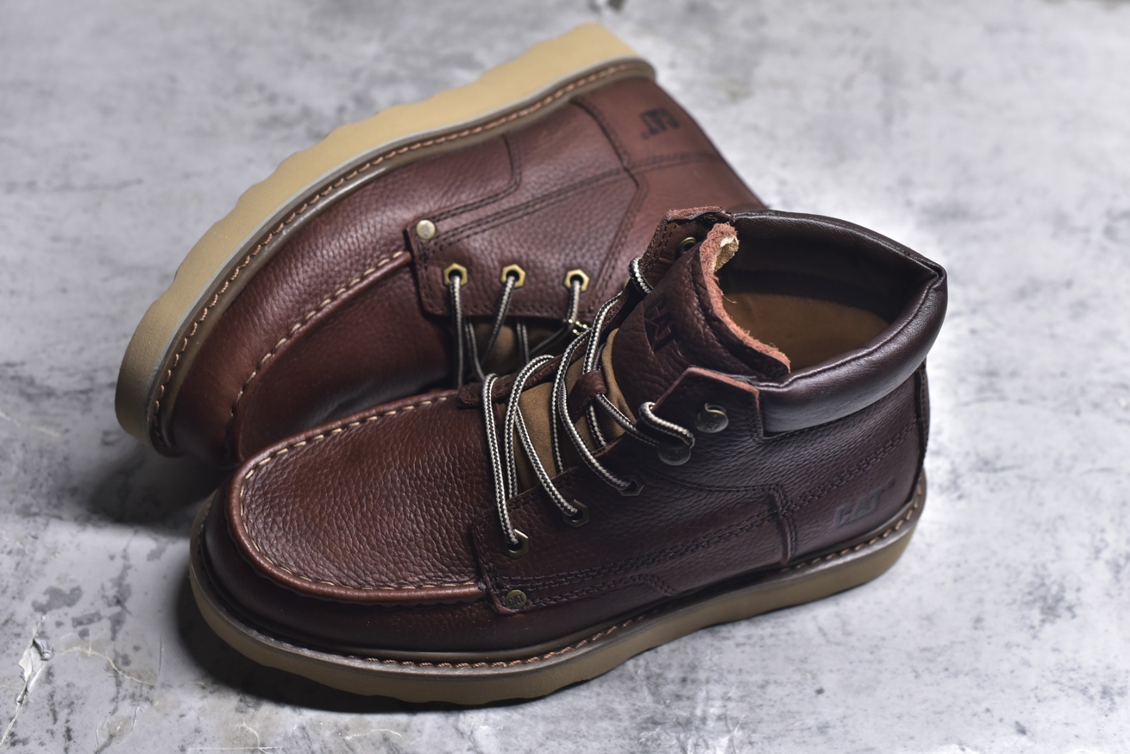 图片[7]-#天猫同款CAT/卡特723600户外工装轻底中帮休闲马丁靴系列 广东大厂品质 全新工艺升级 全鞋摔花进口牛皮材料 大底到五金都是代工厂原材料制作 同原版固特异永不开胶工艺 好货不杀猪 首单质量严格把控 全网独家首发 品质毋庸置疑 全套官网统一包装 今年冬季防寒户外专用 日常随意搭配 尺码：39 40 41 42 43 44（皮鞋码）-选品中心