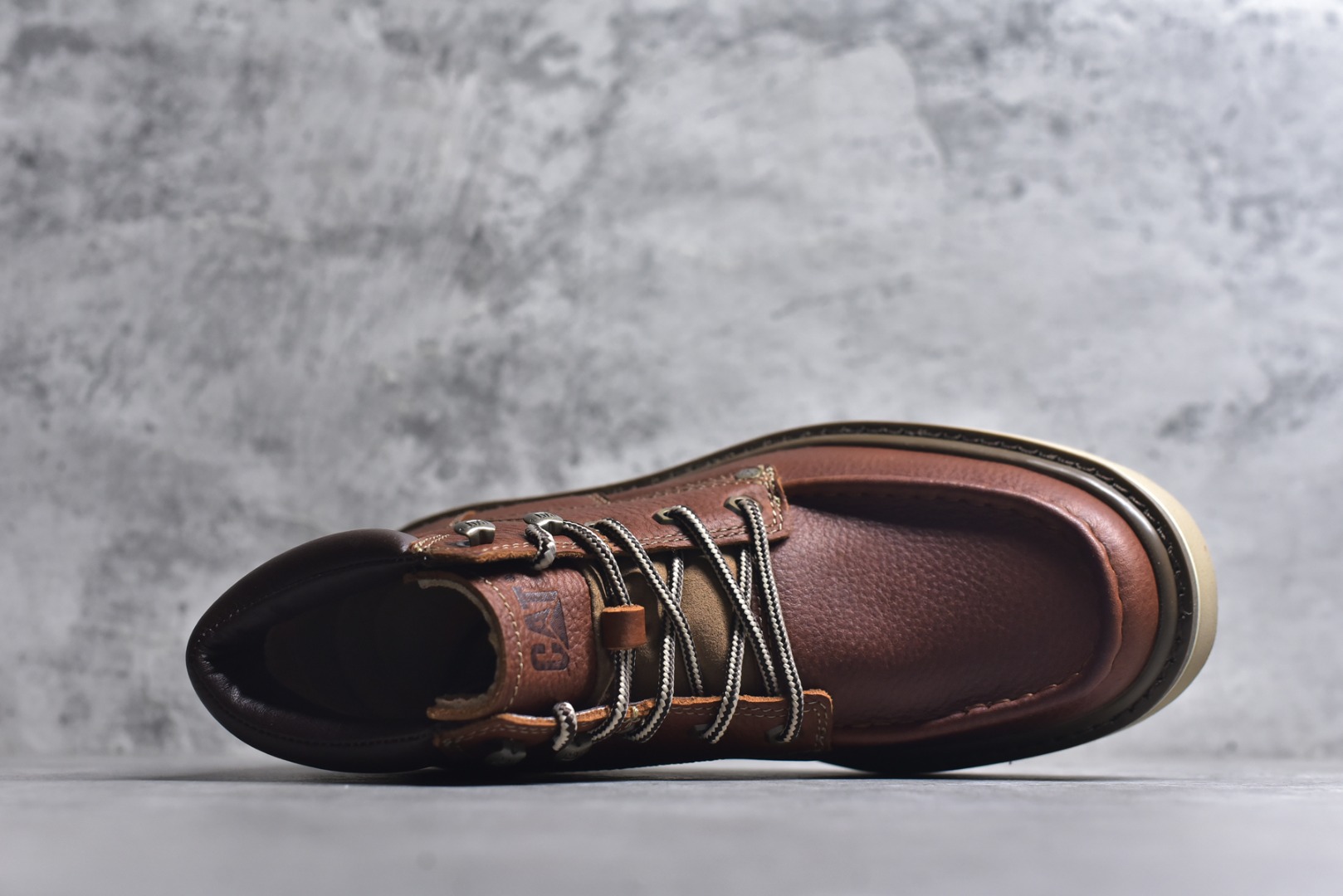 图片[4]-#天猫同款CAT/卡特723600户外工装轻底中帮休闲马丁靴系列 广东大厂品质 全新工艺升级 全鞋摔花进口牛皮材料 大底到五金都是代工厂原材料制作 同原版固特异永不开胶工艺 好货不杀猪 首单质量严格把控 全网独家首发 品质毋庸置疑 全套官网统一包装 今年冬季防寒户外专用 日常随意搭配 尺码：39 40 41 42 43 44（皮鞋码）-选品中心