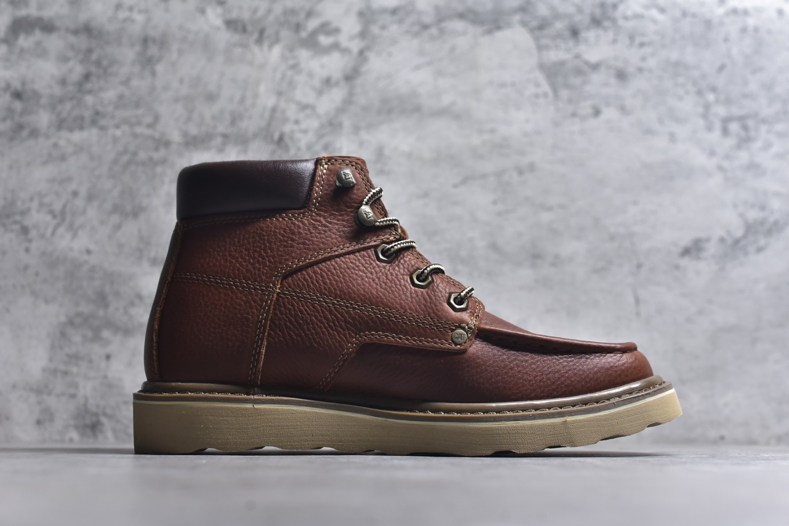 图片[3]-#天猫同款CAT/卡特723600户外工装轻底中帮休闲马丁靴系列 广东大厂品质 全新工艺升级 全鞋摔花进口牛皮材料 大底到五金都是代工厂原材料制作 同原版固特异永不开胶工艺 好货不杀猪 首单质量严格把控 全网独家首发 品质毋庸置疑 全套官网统一包装 今年冬季防寒户外专用 日常随意搭配 尺码：39 40 41 42 43 44（皮鞋码）-选品中心