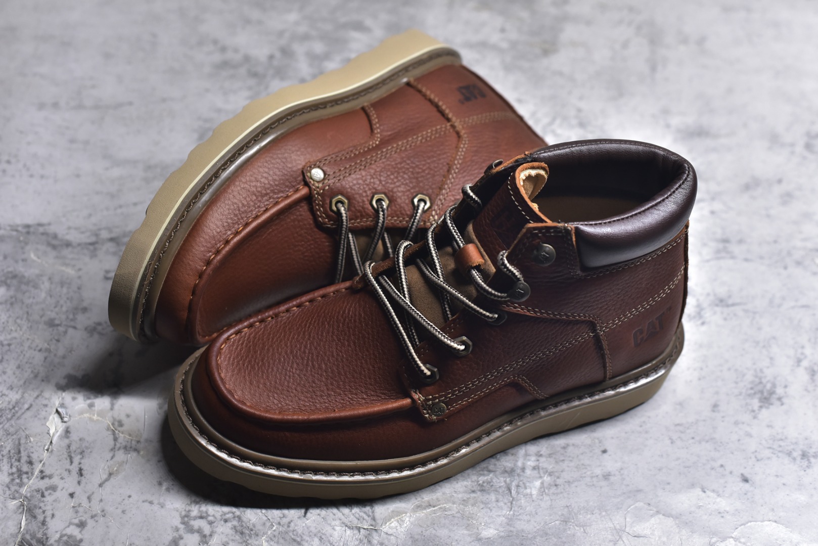 图片[7]-#天猫同款CAT/卡特723600户外工装轻底中帮休闲马丁靴系列 广东大厂品质 全新工艺升级 全鞋摔花进口牛皮材料 大底到五金都是代工厂原材料制作 同原版固特异永不开胶工艺 好货不杀猪 首单质量严格把控 全网独家首发 品质毋庸置疑 全套官网统一包装 今年冬季防寒户外专用 日常随意搭配 尺码：39 40 41 42 43 44（皮鞋码）-选品中心