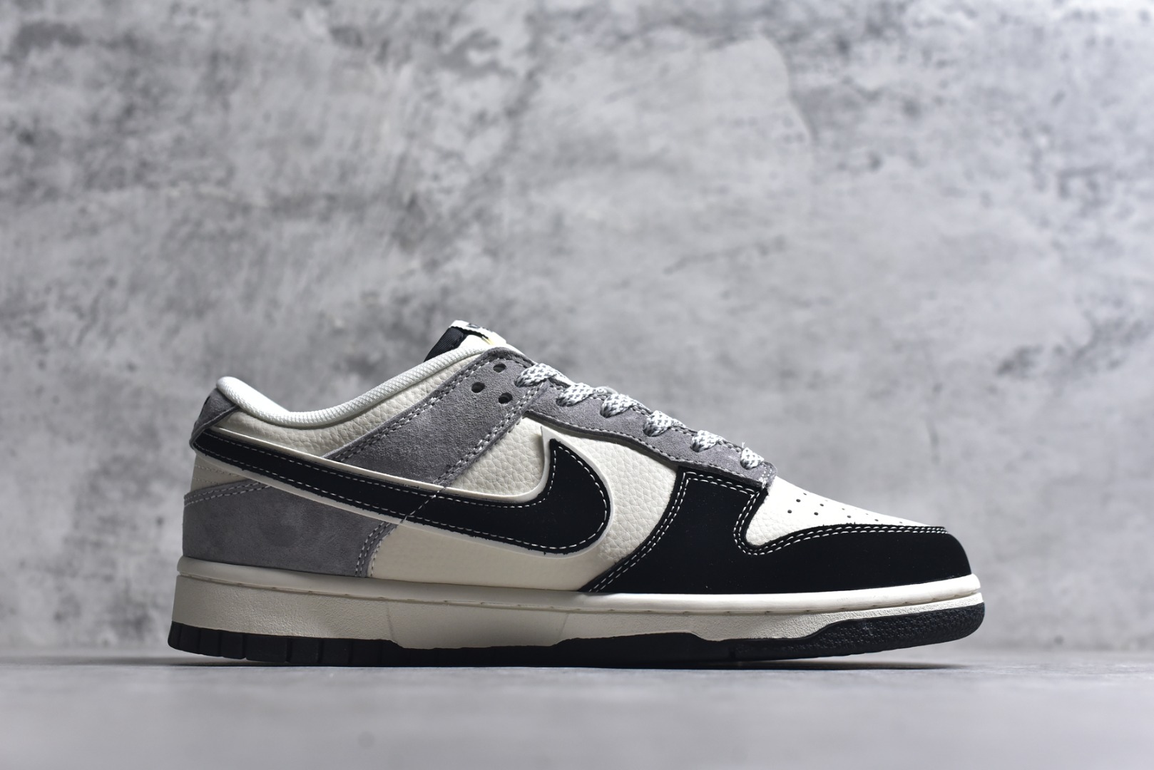 图片[3]-#海外爆款限量发售！Nike SB Dunk Low“ 北面联名—黑灰猪八革” 周年高端定制 低帮休闲板鞋 定制鞋盒 大厂纯原品质出货 超高清洁度 皮料切割干净无任何毛边 细节完美 货号：DN3168-010 尺码：36 36.5 37.5 38 38.5 39 40 40.5 41 42 42.5 43 44 44.5 45-选品中心