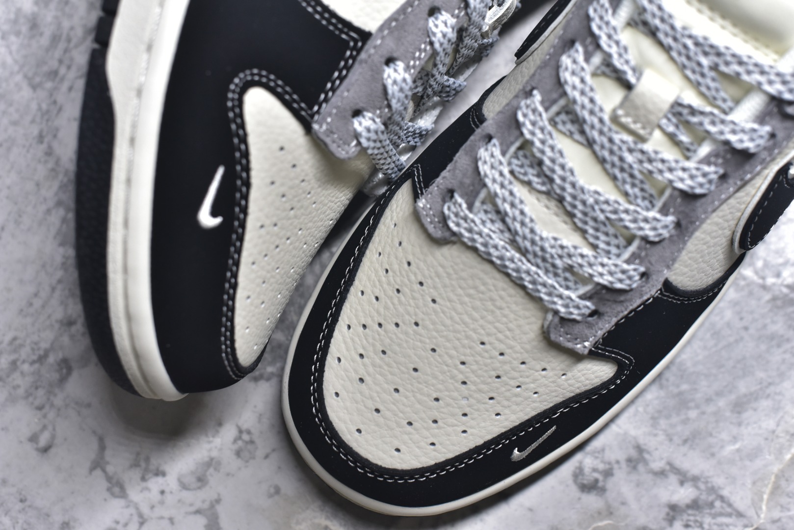 图片[8]-#海外爆款限量发售！Nike SB Dunk Low“ 北面联名—黑灰猪八革” 周年高端定制 低帮休闲板鞋 定制鞋盒 大厂纯原品质出货 超高清洁度 皮料切割干净无任何毛边 细节完美 货号：DN3168-010 尺码：36 36.5 37.5 38 38.5 39 40 40.5 41 42 42.5 43 44 44.5 45-选品中心