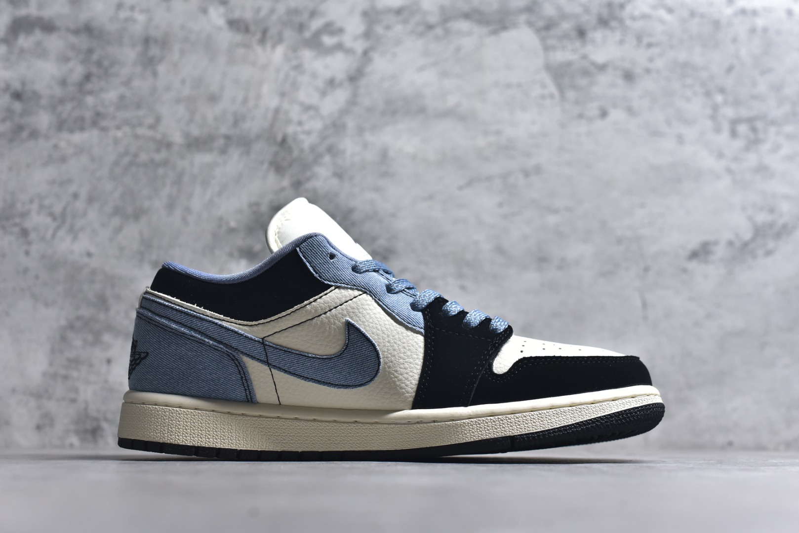 图片[3]-#海外爆款限量发售！高端定制Air Jordan 1 Low AJ1 乔1 “巴黎世家联名—水洗牛仔蓝”高端定制 低帮复古篮球鞋 #定制鞋盒 大厂纯原品质出货 超高清洁度 皮料切割干净无任何毛边 细节完美 货号：LD8888-010 尺码：36 36.5 37.5 38 38.5 39 40 40.5 41 42 42.5 43 44 44.5 45-选品中心