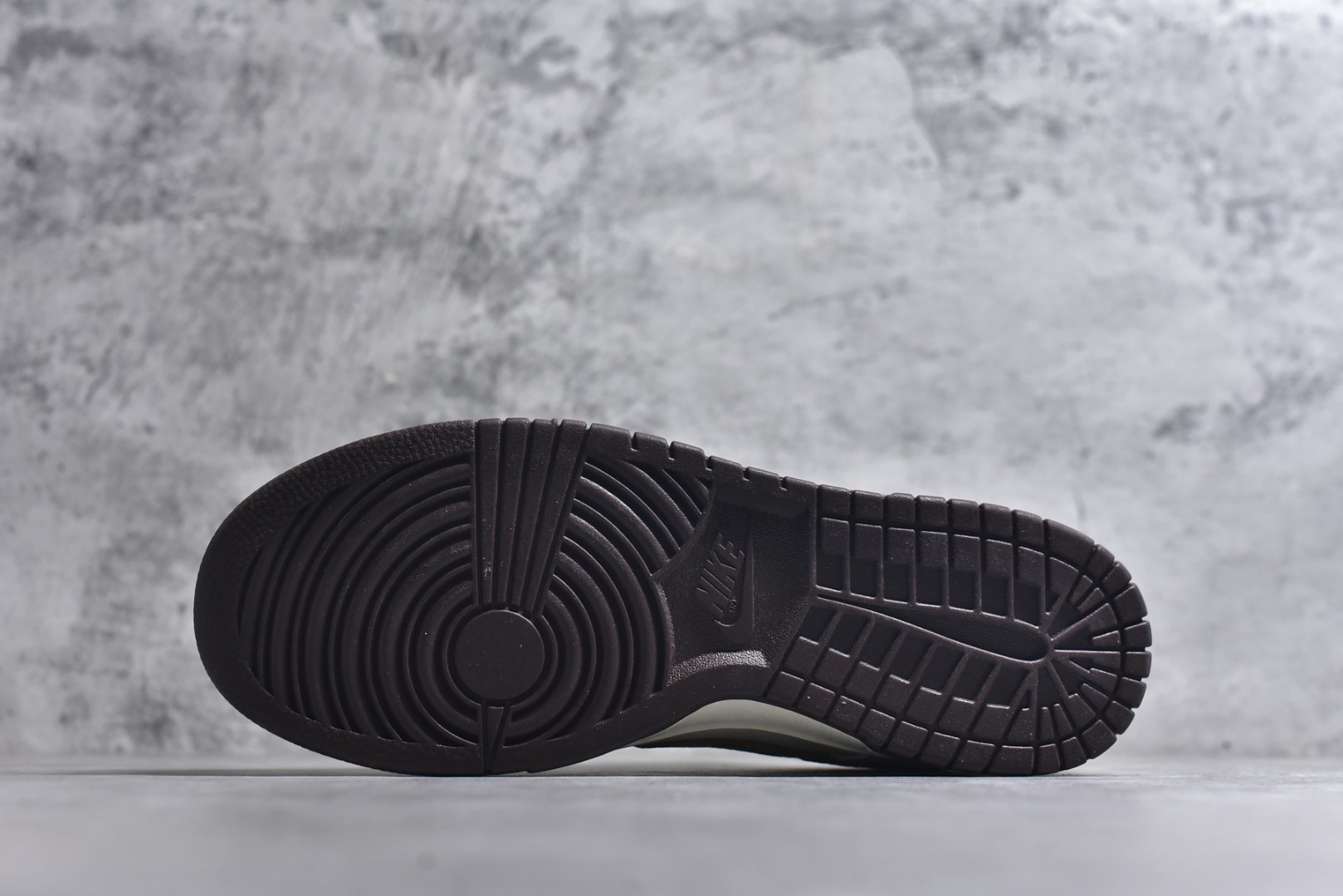 图片[6]-#Nike SB Dunk Low GUCCI联名“——白黑棕” 高端定制 低帮休闲板鞋 定制鞋盒 高级夜光效果 Ortholite鞋垫透气防臭 大厂纯原品质出货 超高清洁度 皮料切割干净无任何毛边 细节完美 货号：YF9511-916 尺码：36 36.5 37.5 38 38.5 39 40 40.5 41 42 42.5 43 44 44.5 45-选品中心